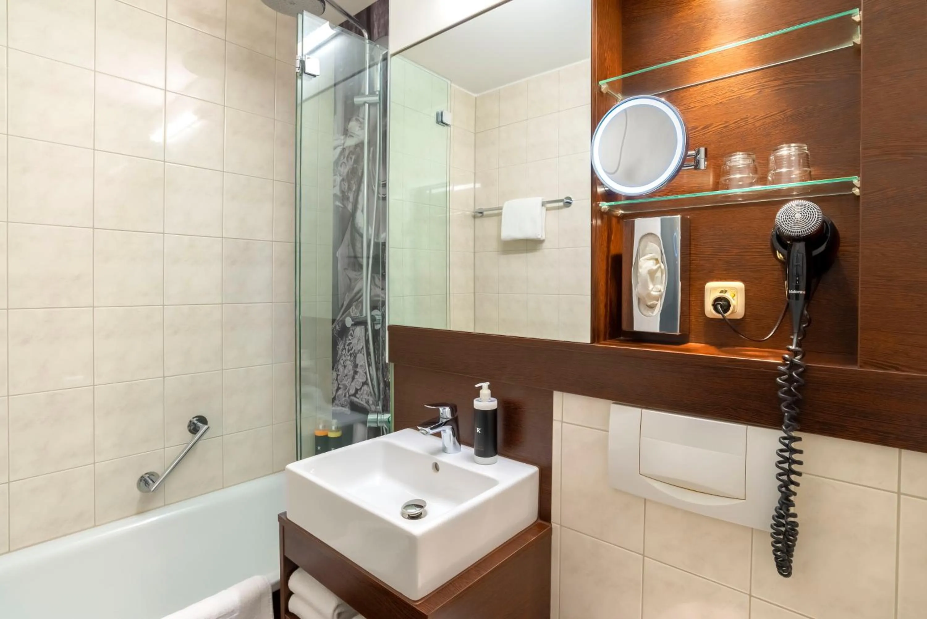 Bathroom in Rilano 24/7 Hotel München