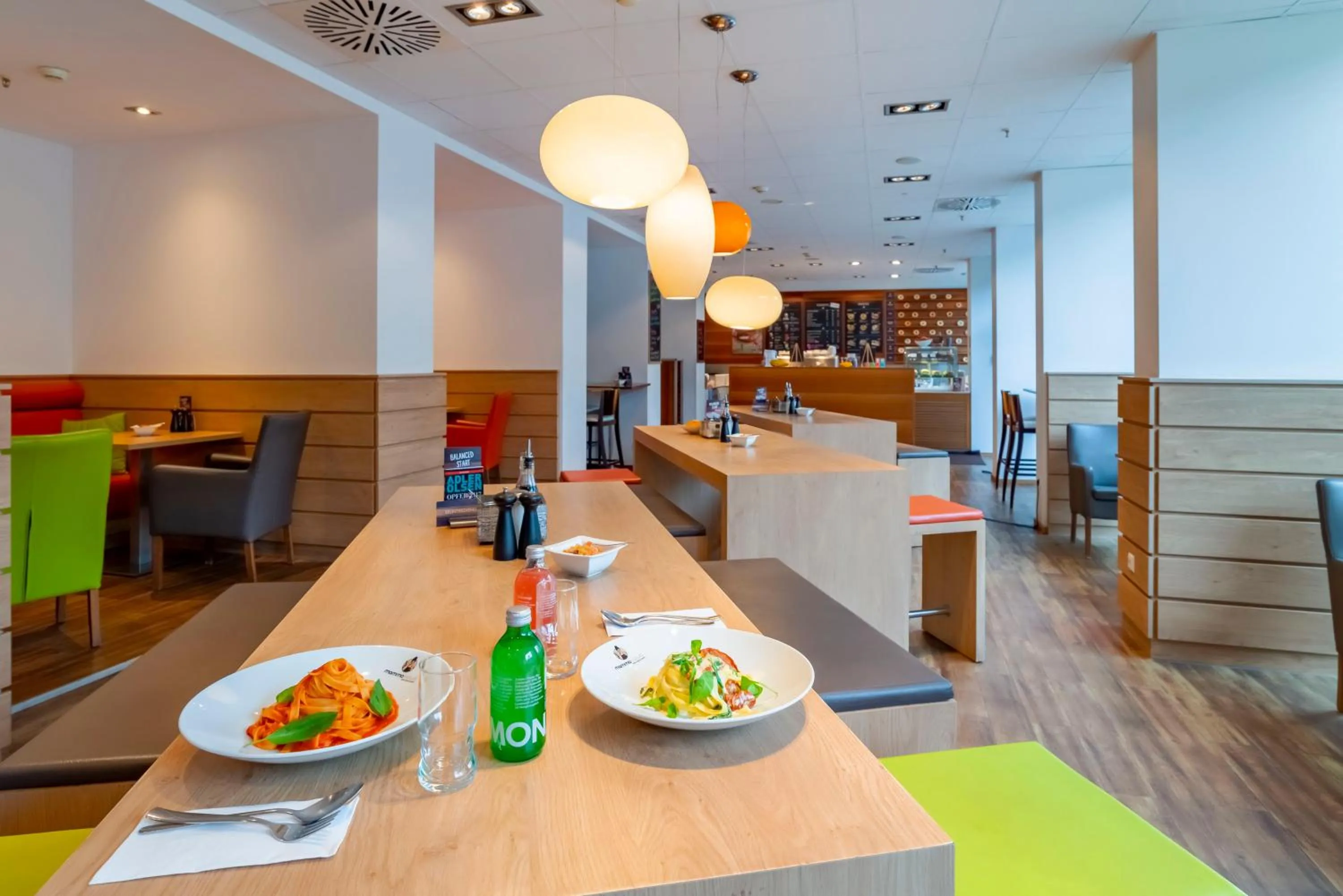 Restaurant/places to eat in Rilano 24/7 Hotel München