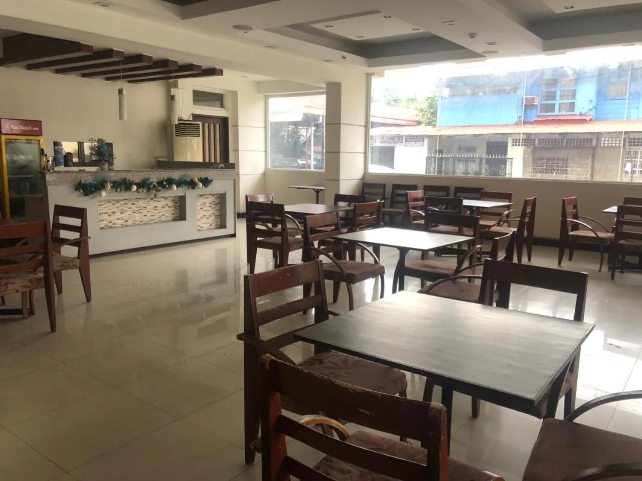 Restaurant/places to eat in Negrense Suites