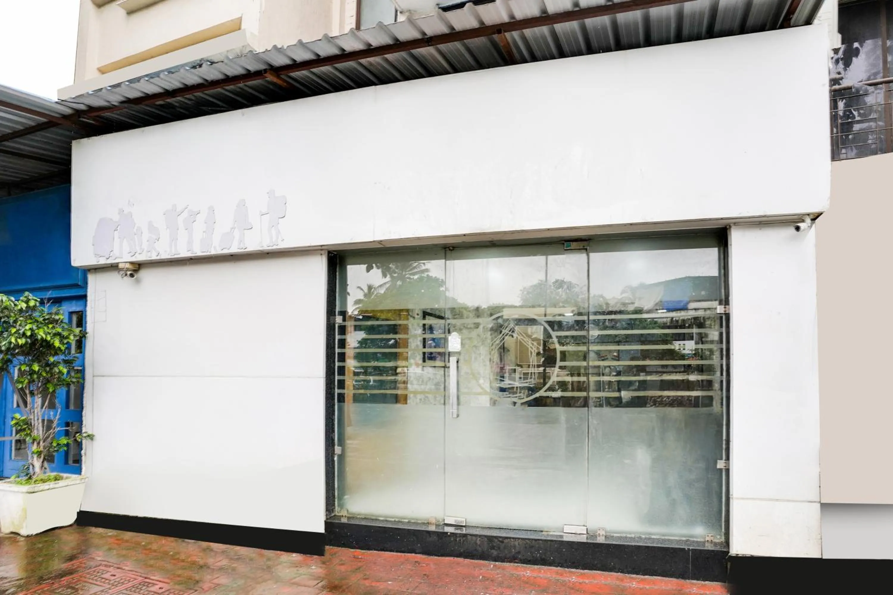 Facade/entrance in Super Collection O Andheri Near Mumbai Airport Formerly We Stay
