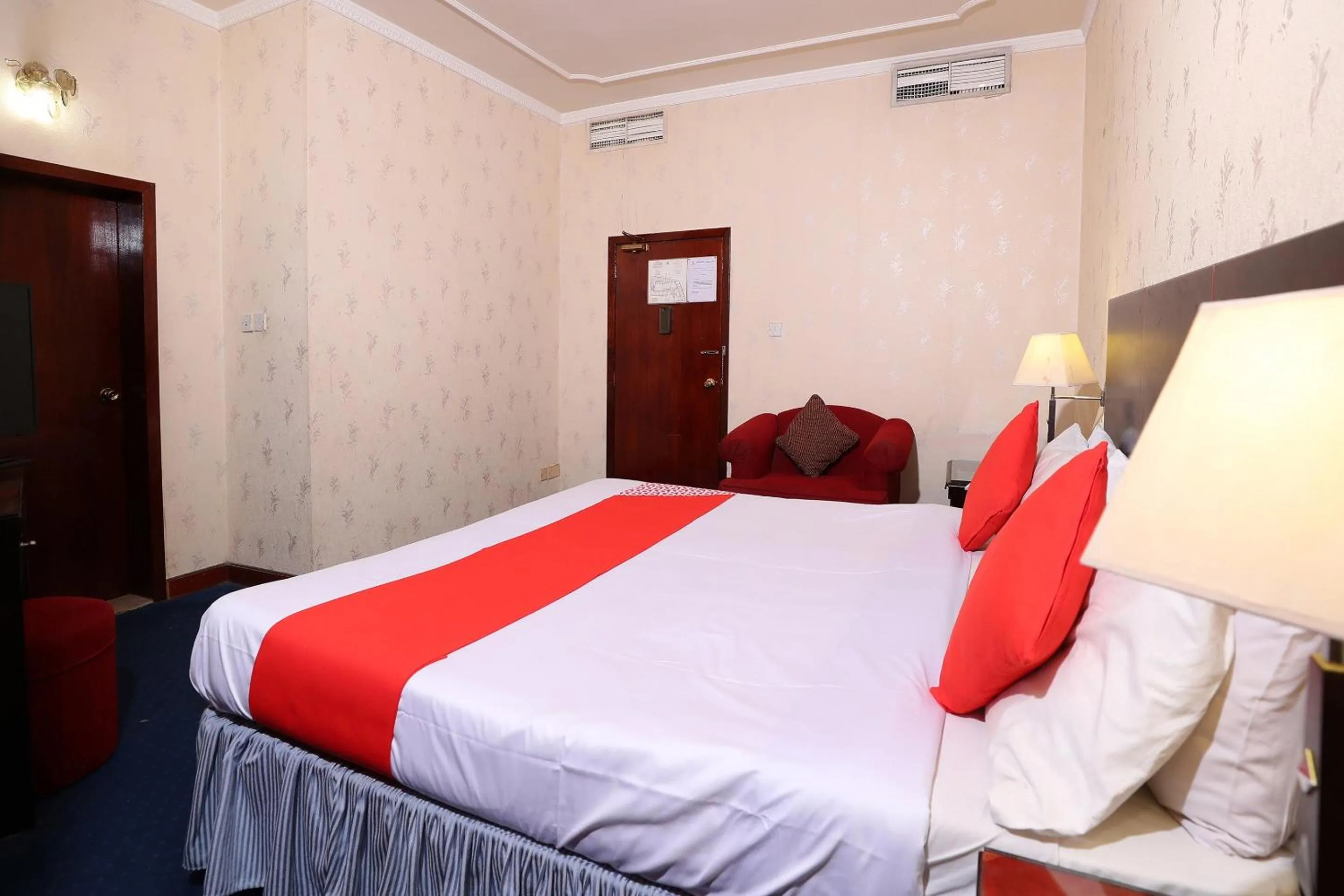 Bedroom, Bed in OYO 112 Semiramis Hotel