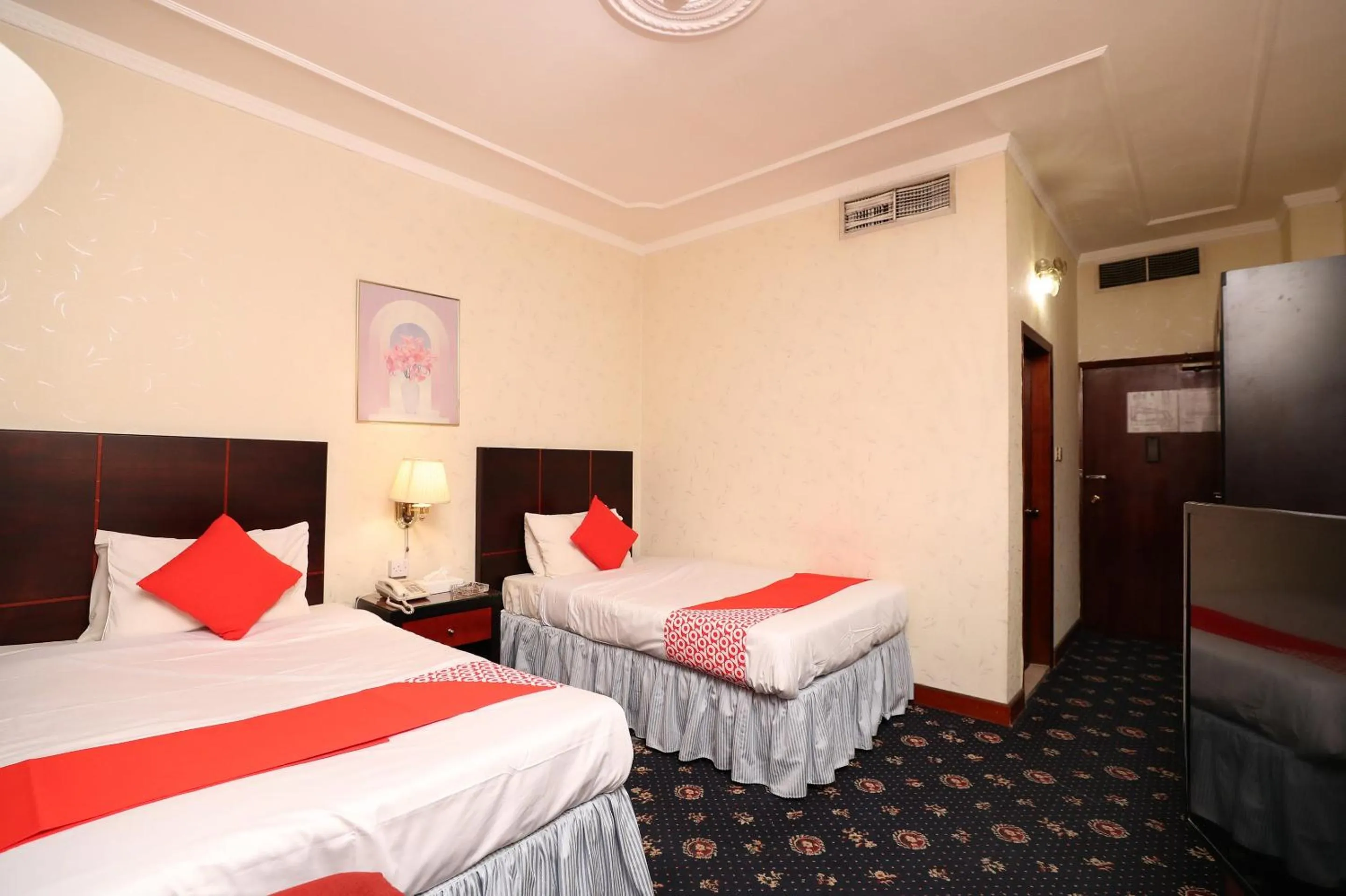 Bedroom, Bed in OYO 112 Semiramis Hotel