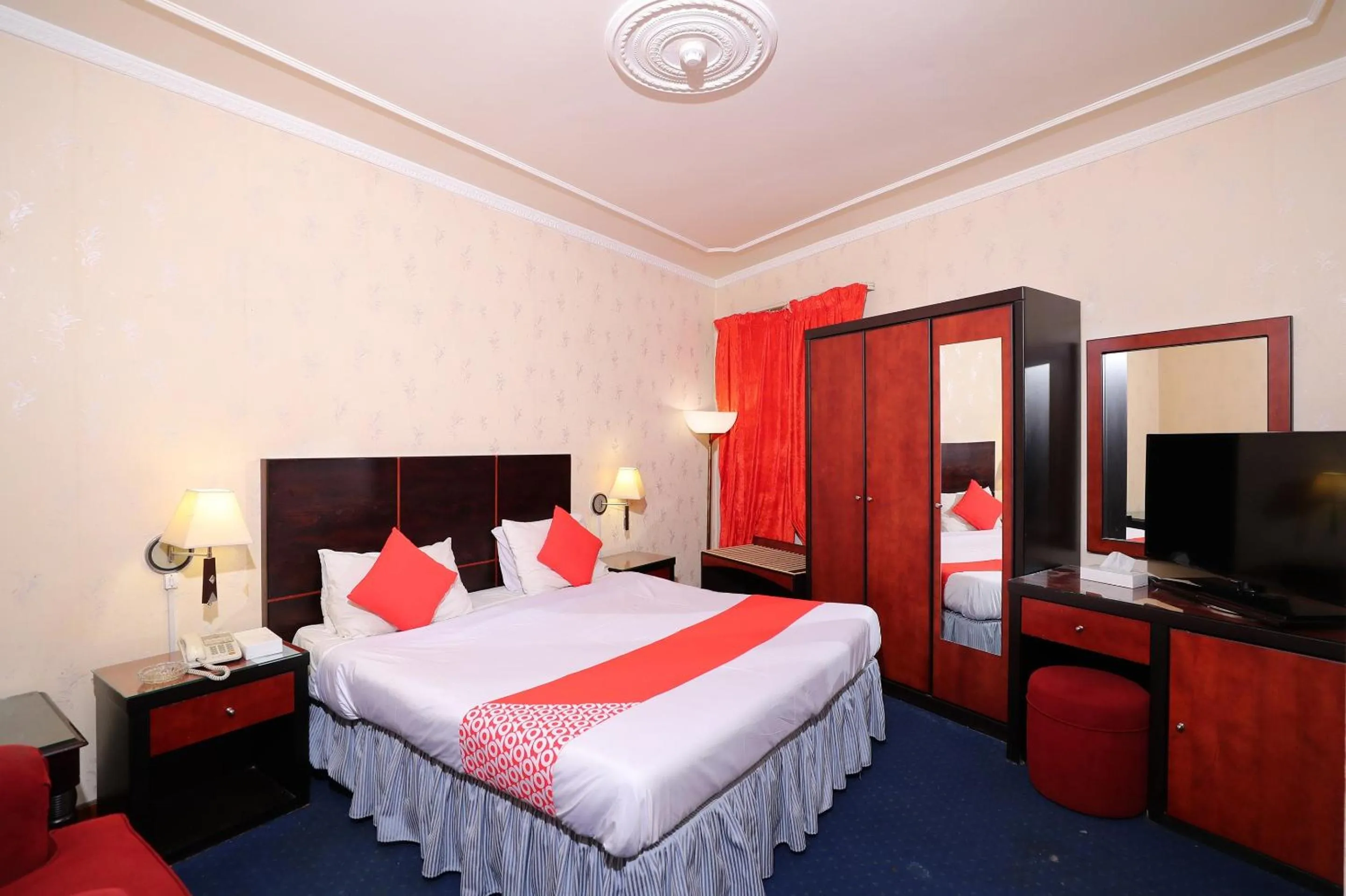 Bedroom, Bed in OYO 112 Semiramis Hotel