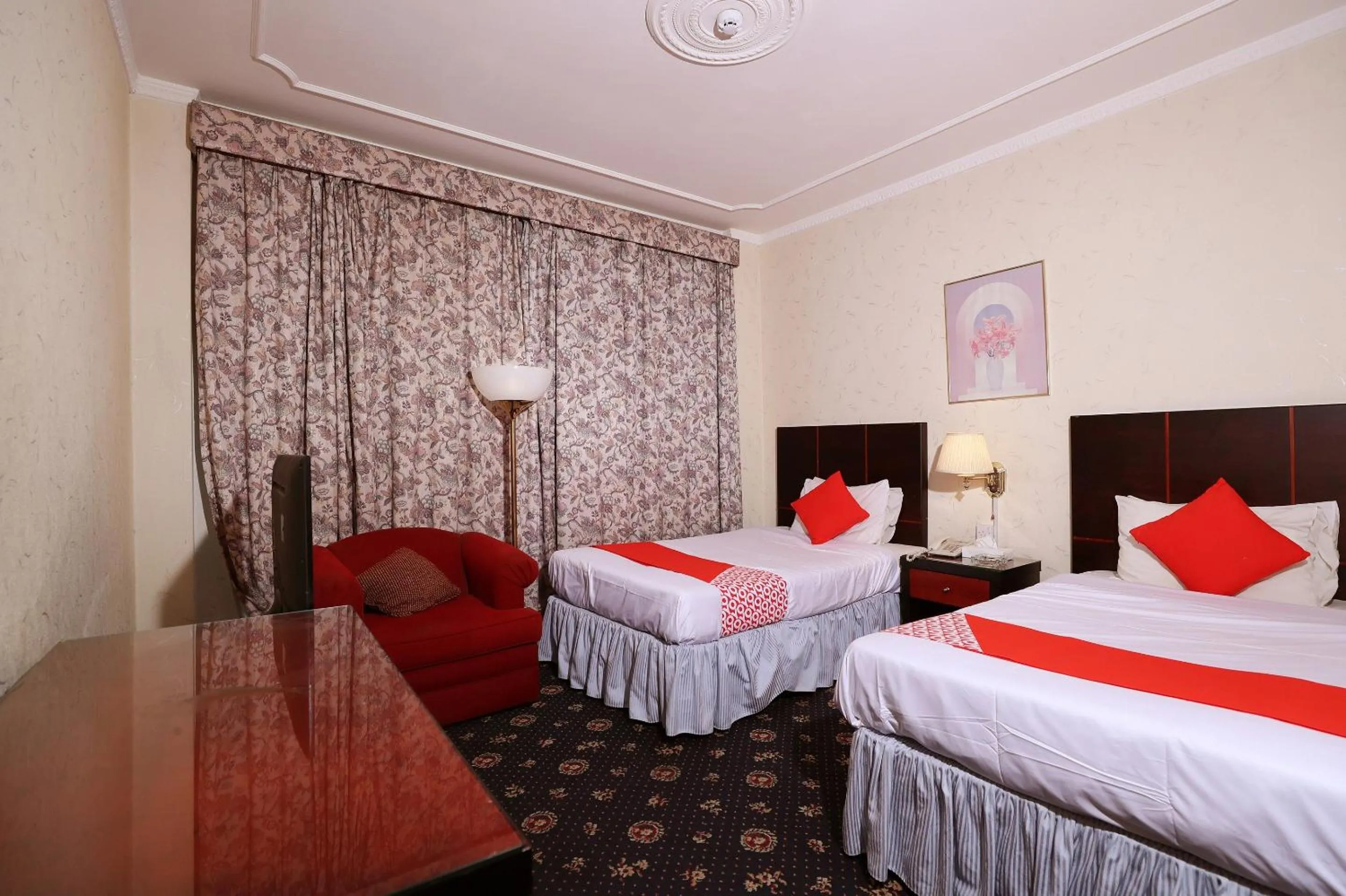 Bedroom, Bed in OYO 112 Semiramis Hotel