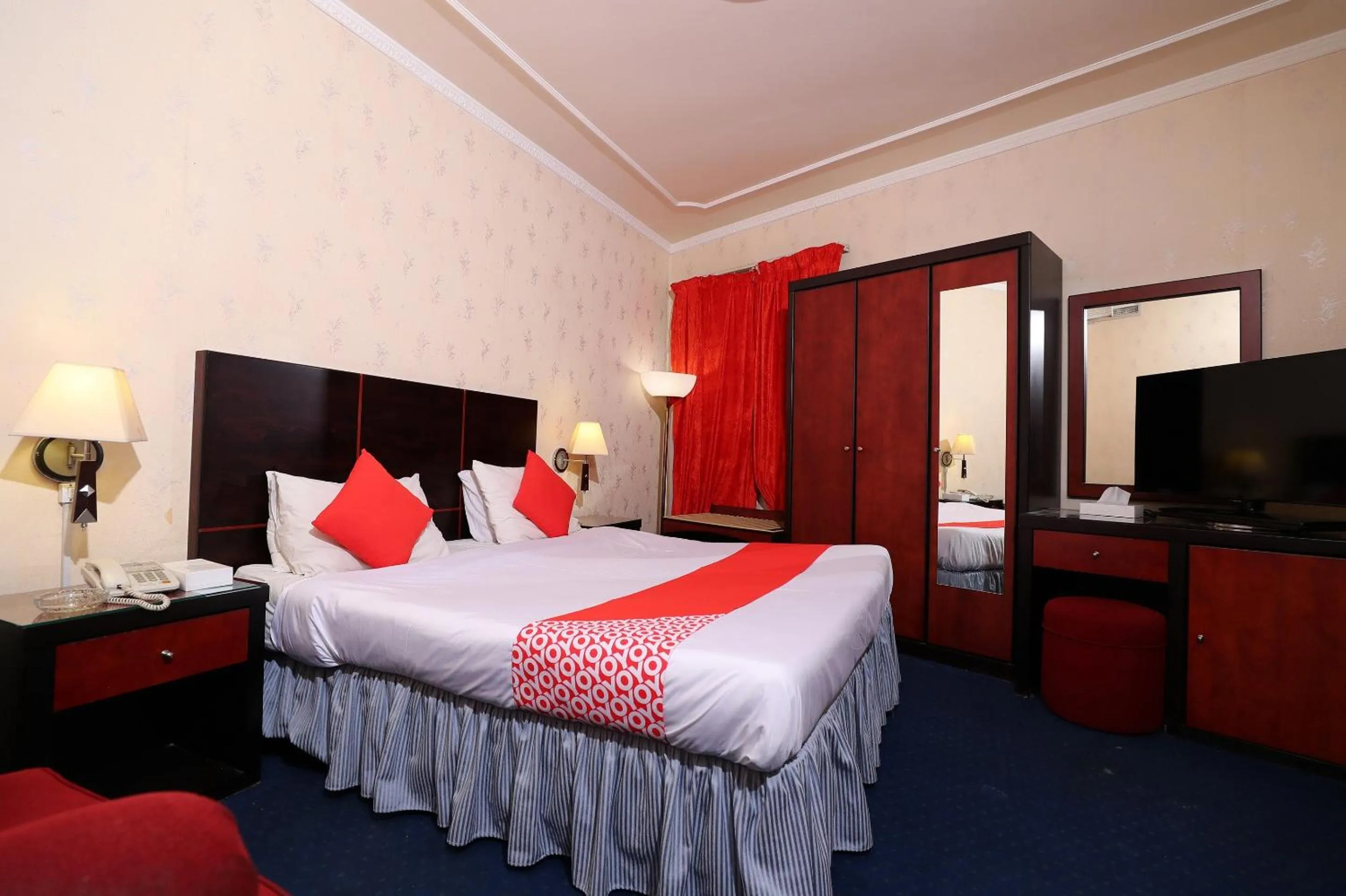 Bedroom, Bed in OYO 112 Semiramis Hotel