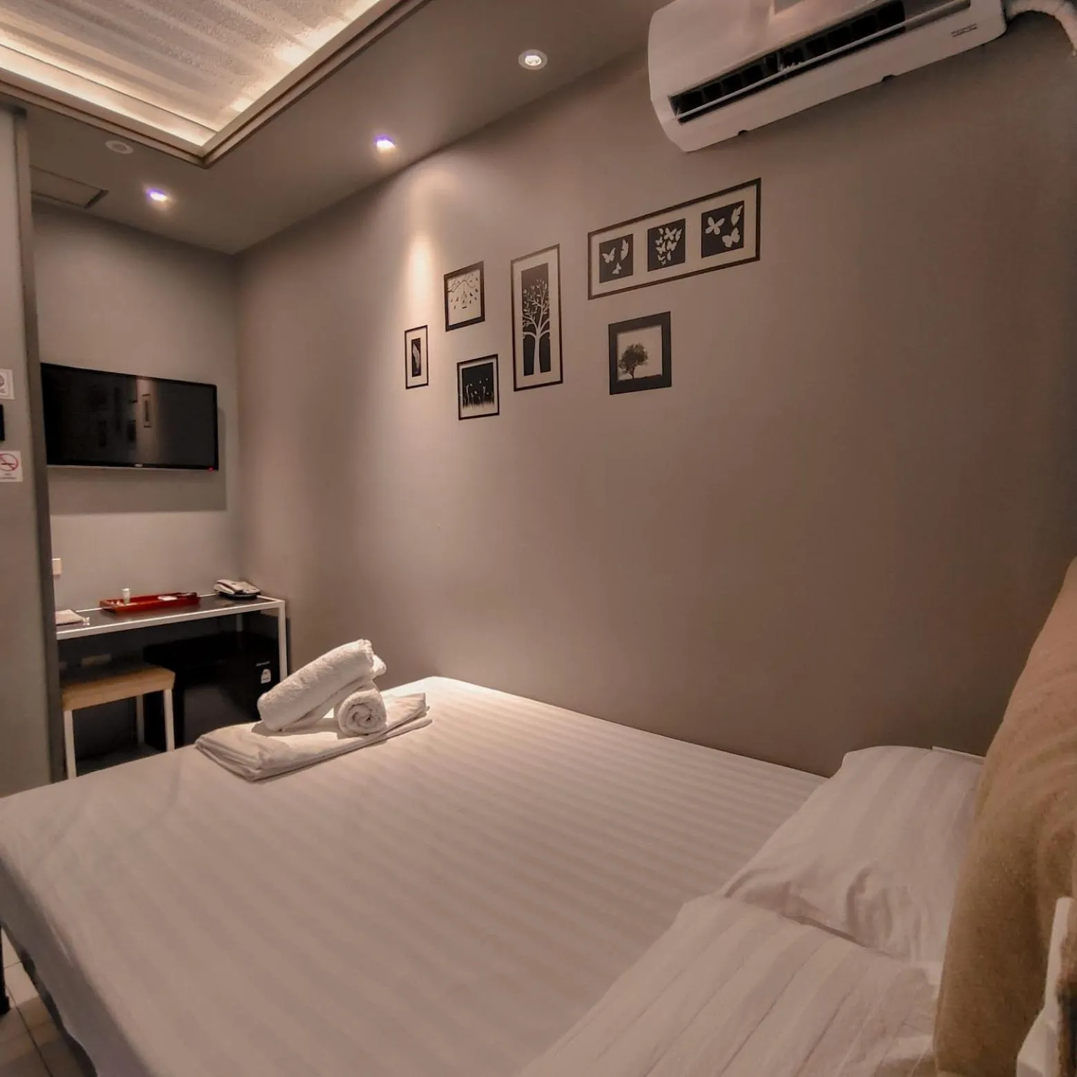 Bed in Hotel Snow Angeles