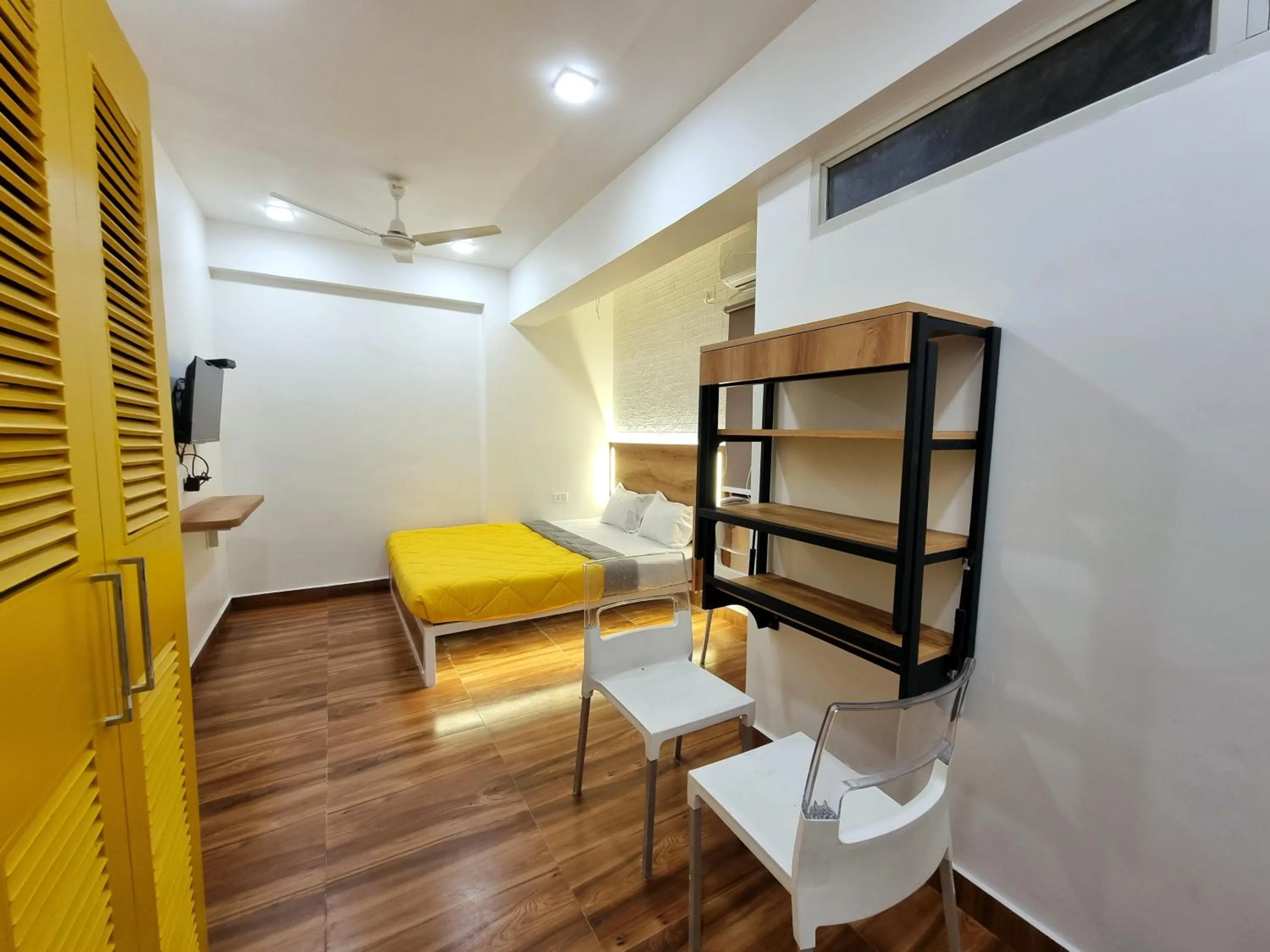 Photo of the whole room, Bed in Stayinn Nest