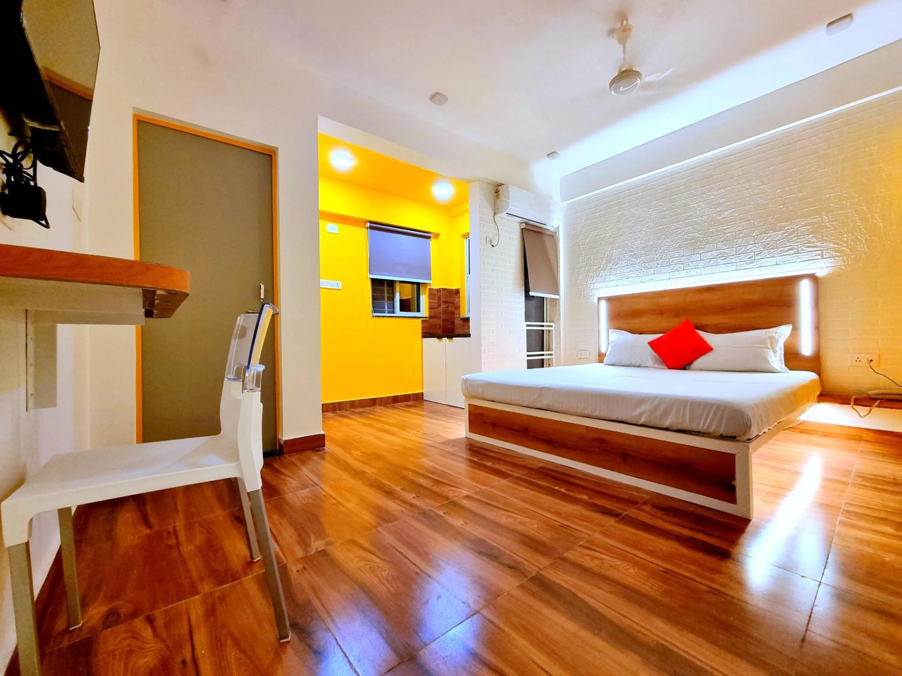 Photo of the whole room, Bed in Stayinn Nest