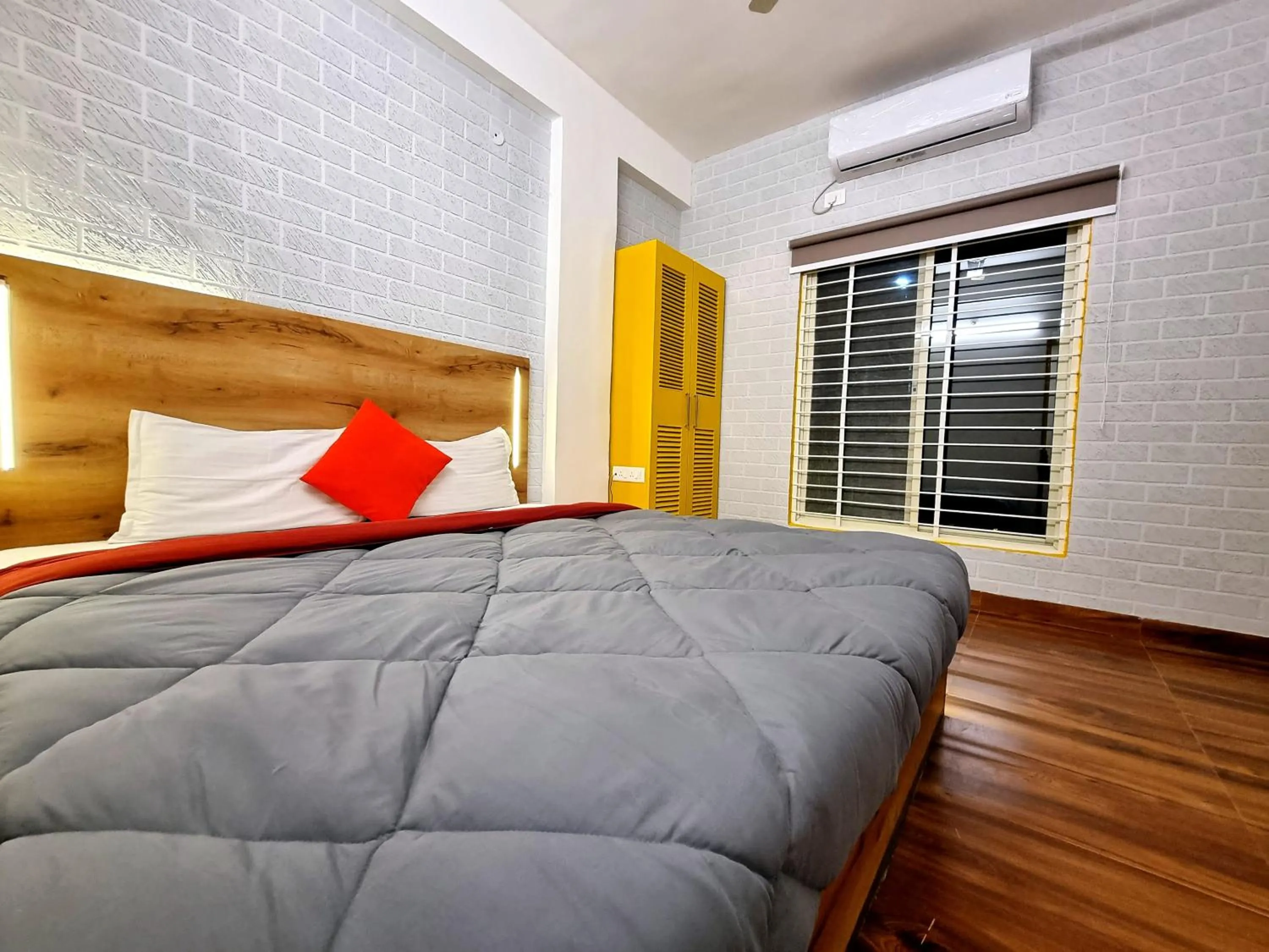 Photo of the whole room, Bed in Stayinn Nest