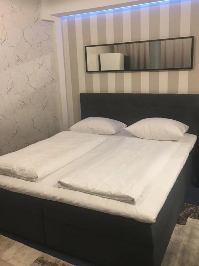 Photo of the whole room, Bed in Hotel Königshof The Arthouse