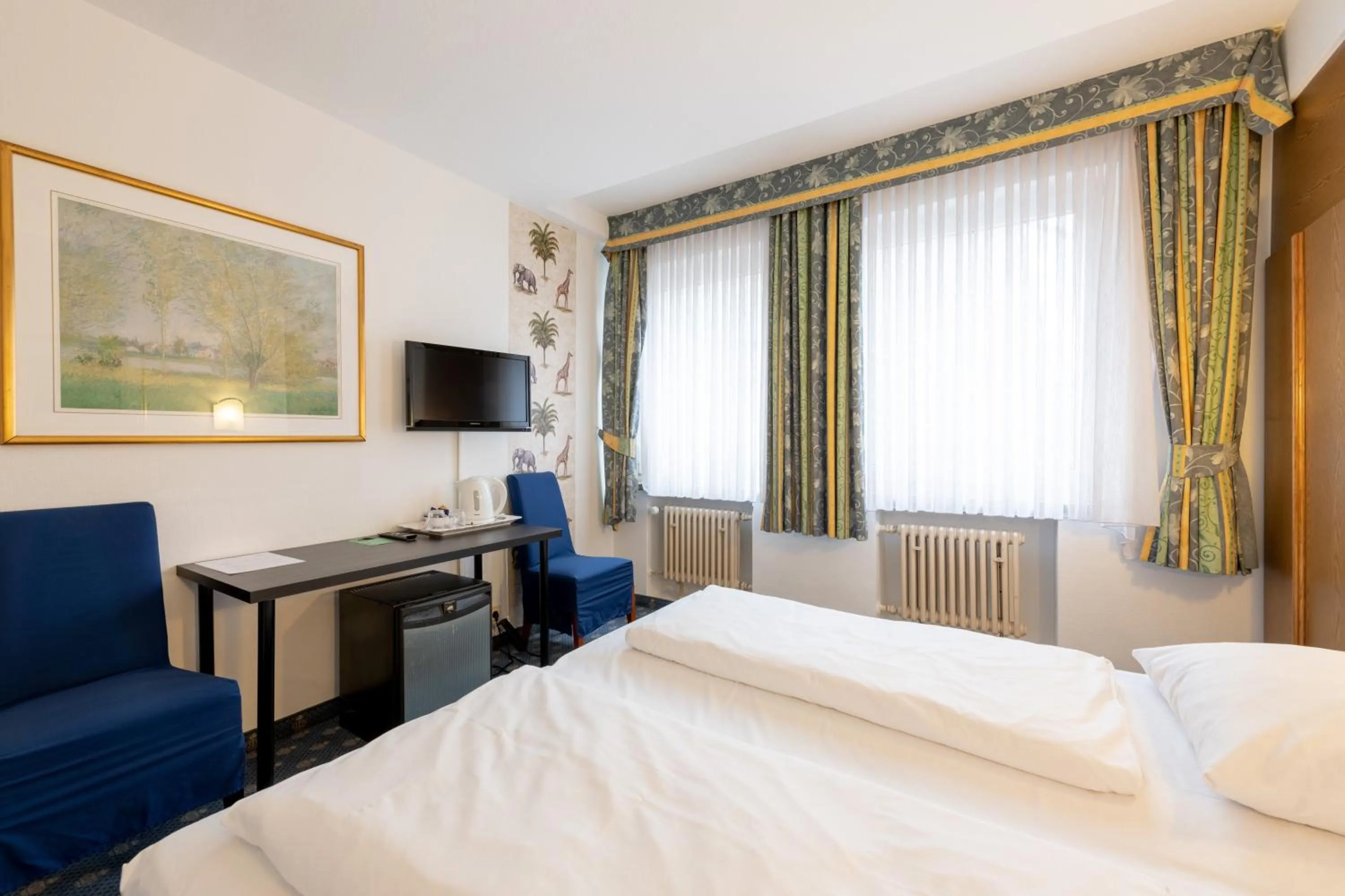 Photo of the whole room, Bed in Hotel Königshof The Arthouse