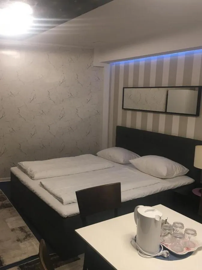 Bed in Hotel Königshof The Arthouse