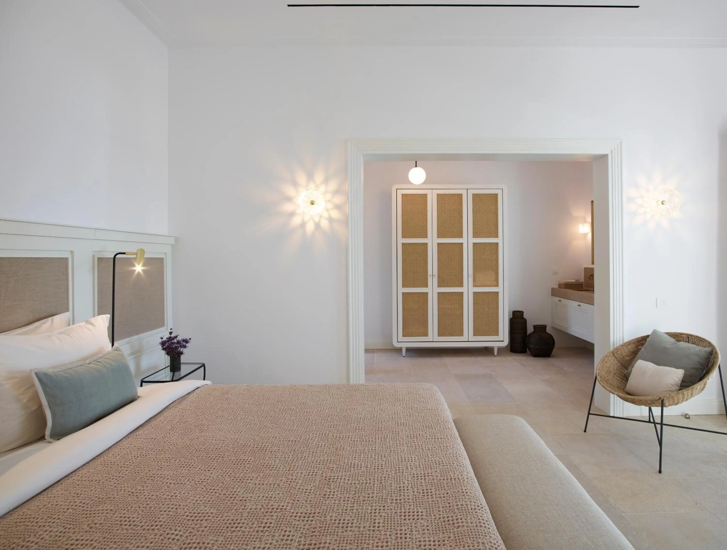 Bedroom, Bed in Bonzoe Suites & Villas