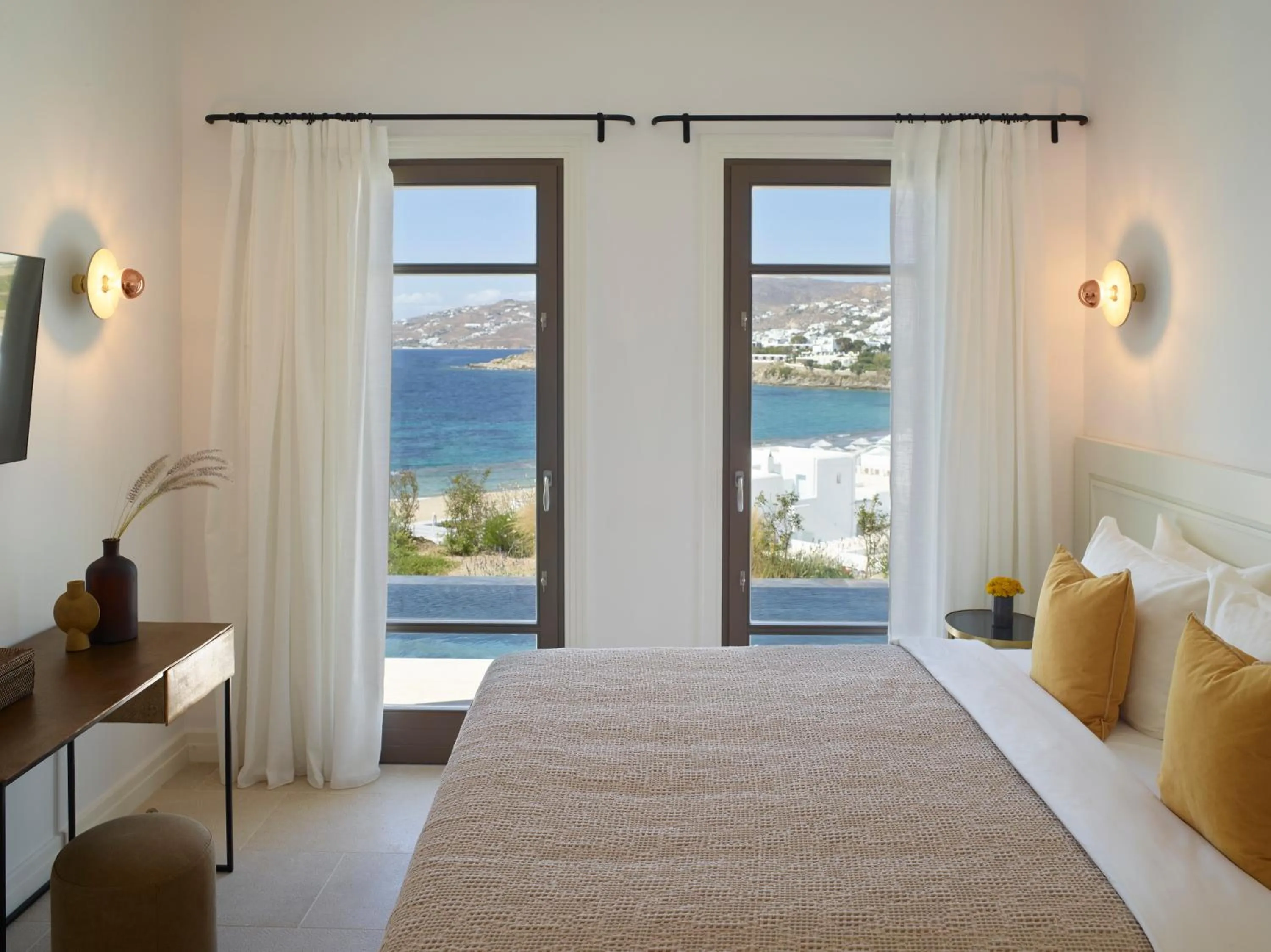 Bedroom, Bed in Bonzoe Suites & Villas