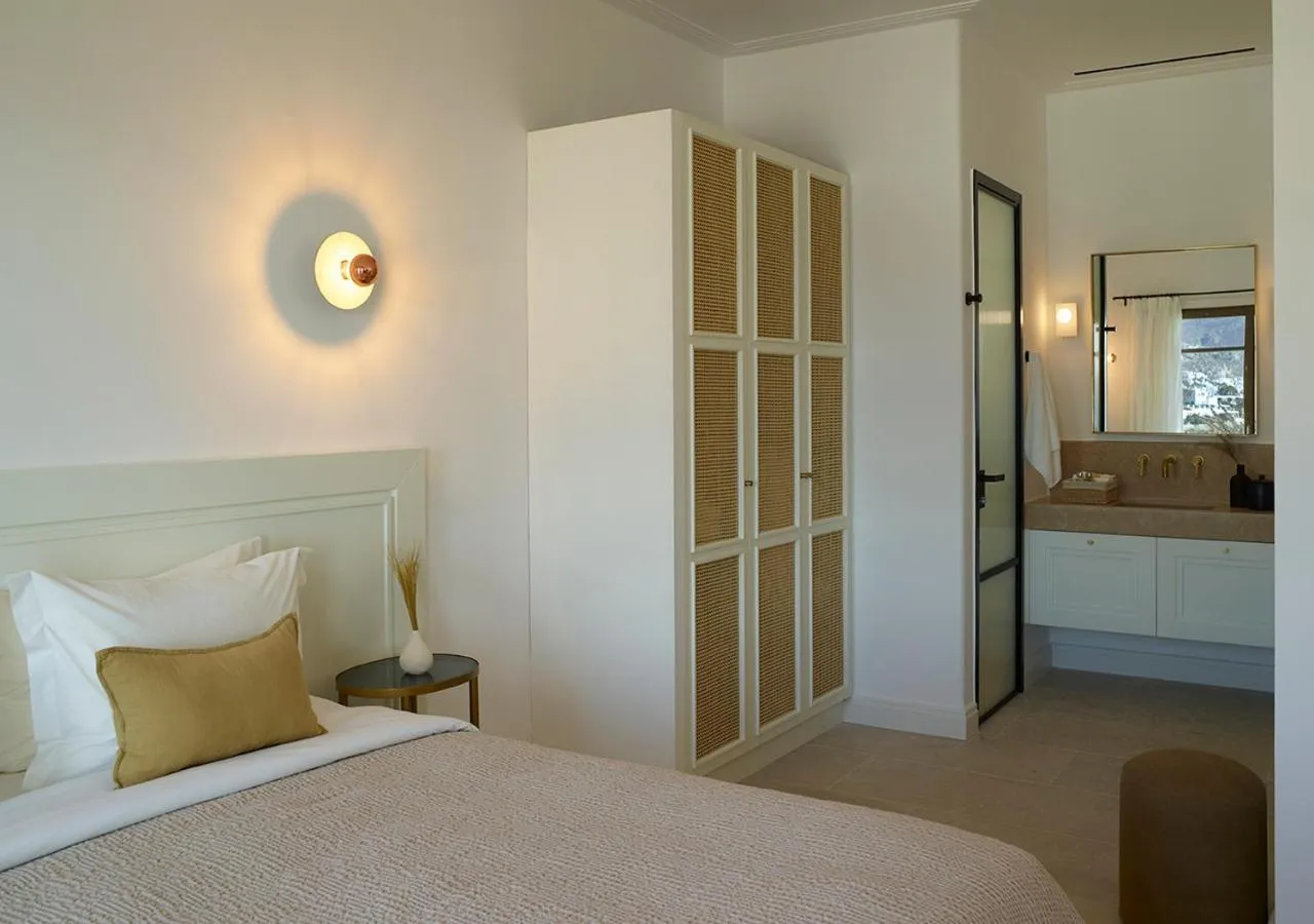 Bed in Bonzoe Suites & Villas