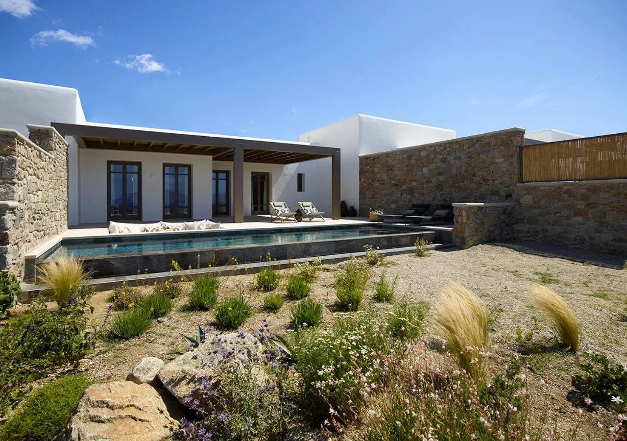 Swimming pool in Bonzoe Suites & Villas