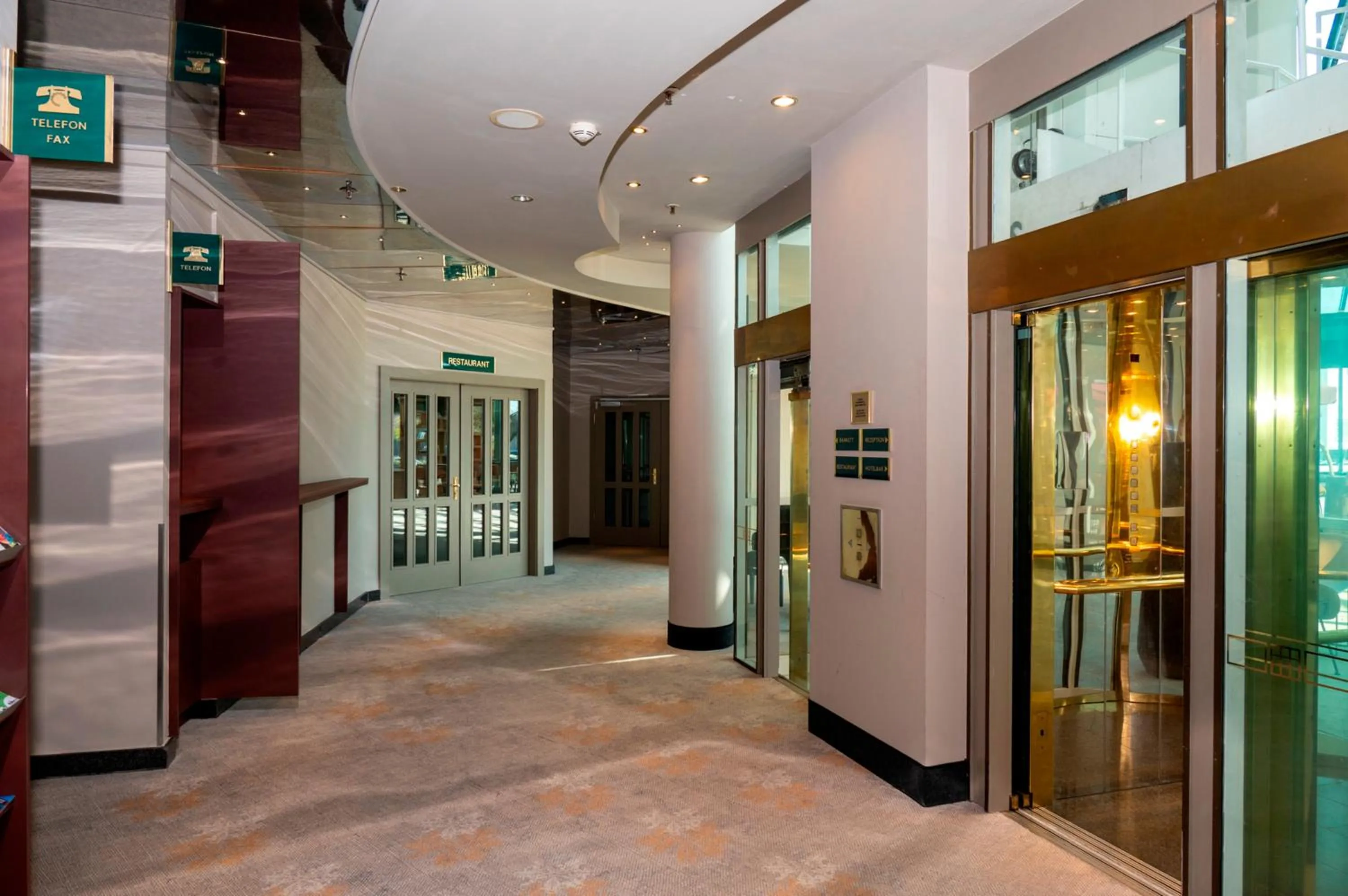 Facade/entrance in Hotel Amadeus Frankfurt