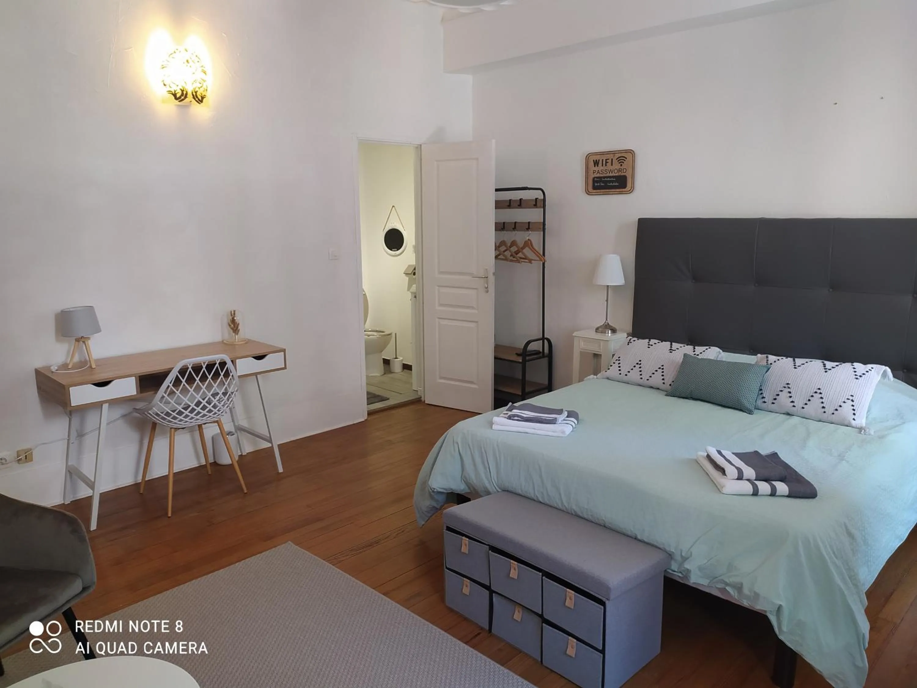 Bedroom, Bed in Couette et Tartine