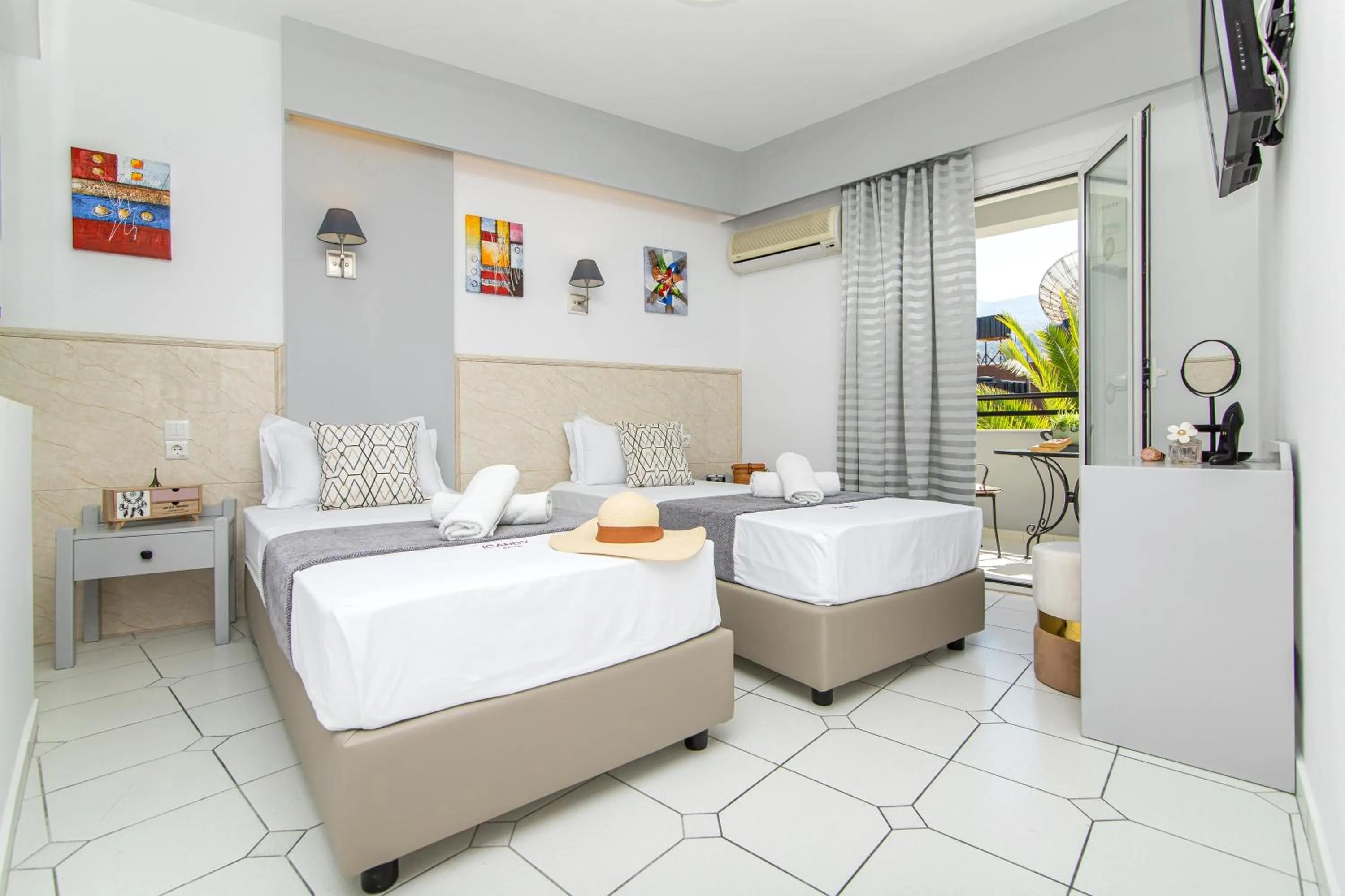 Photo of the whole room in ICandy Sol