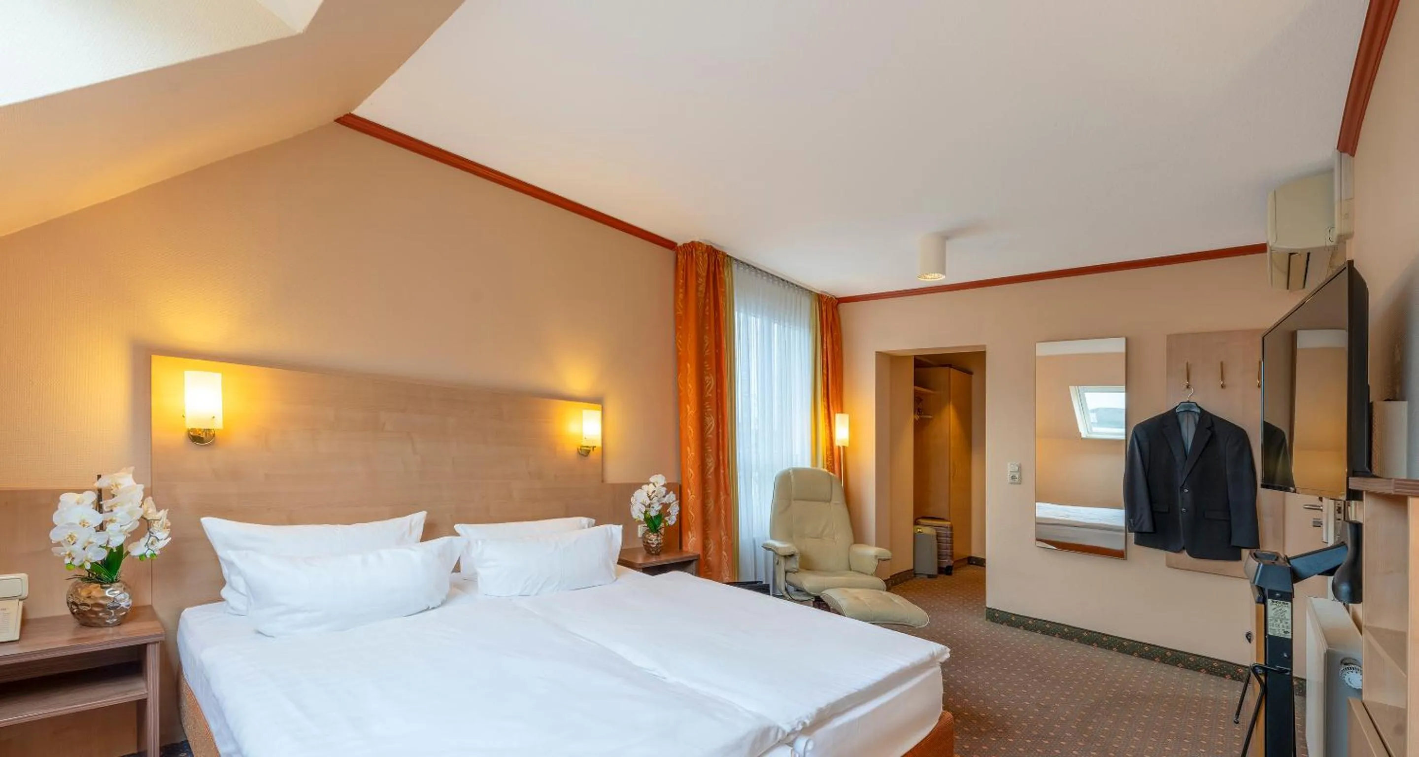 Photo of the whole room, Bed in Sure Hotel by Best Western Hilden-Düsseldorf