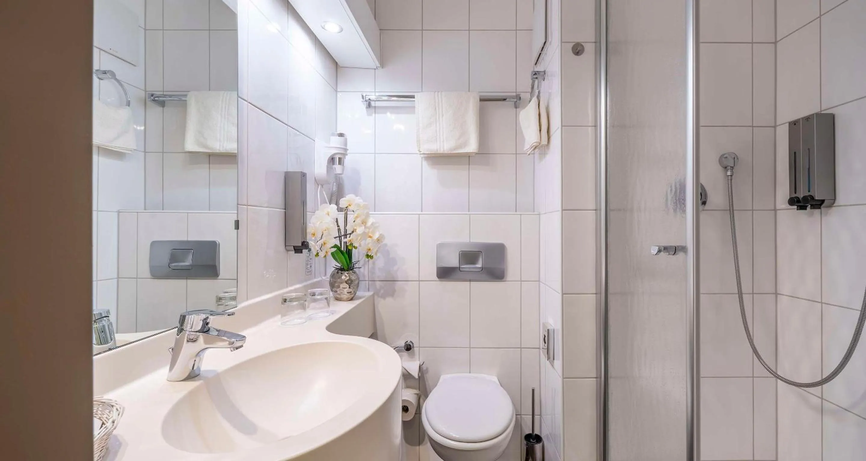 Bathroom in Sure Hotel by Best Western Hilden-Düsseldorf