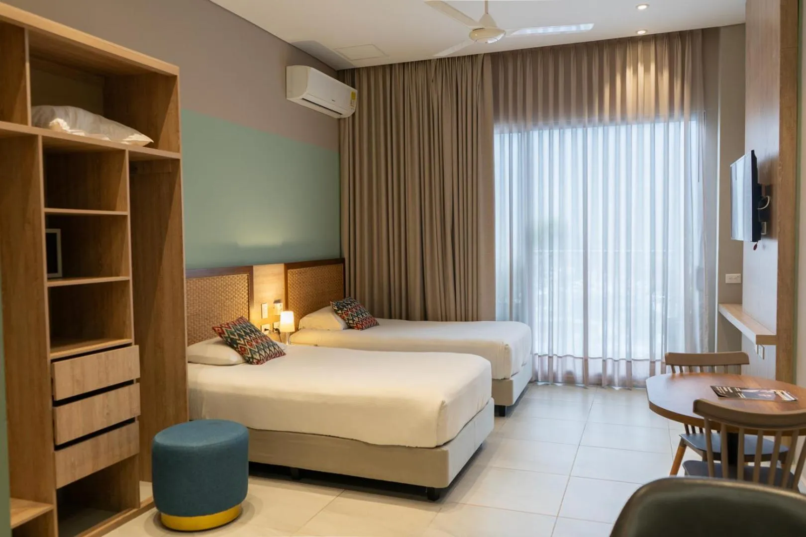 Photo of the whole room, Bed in FR Hotel