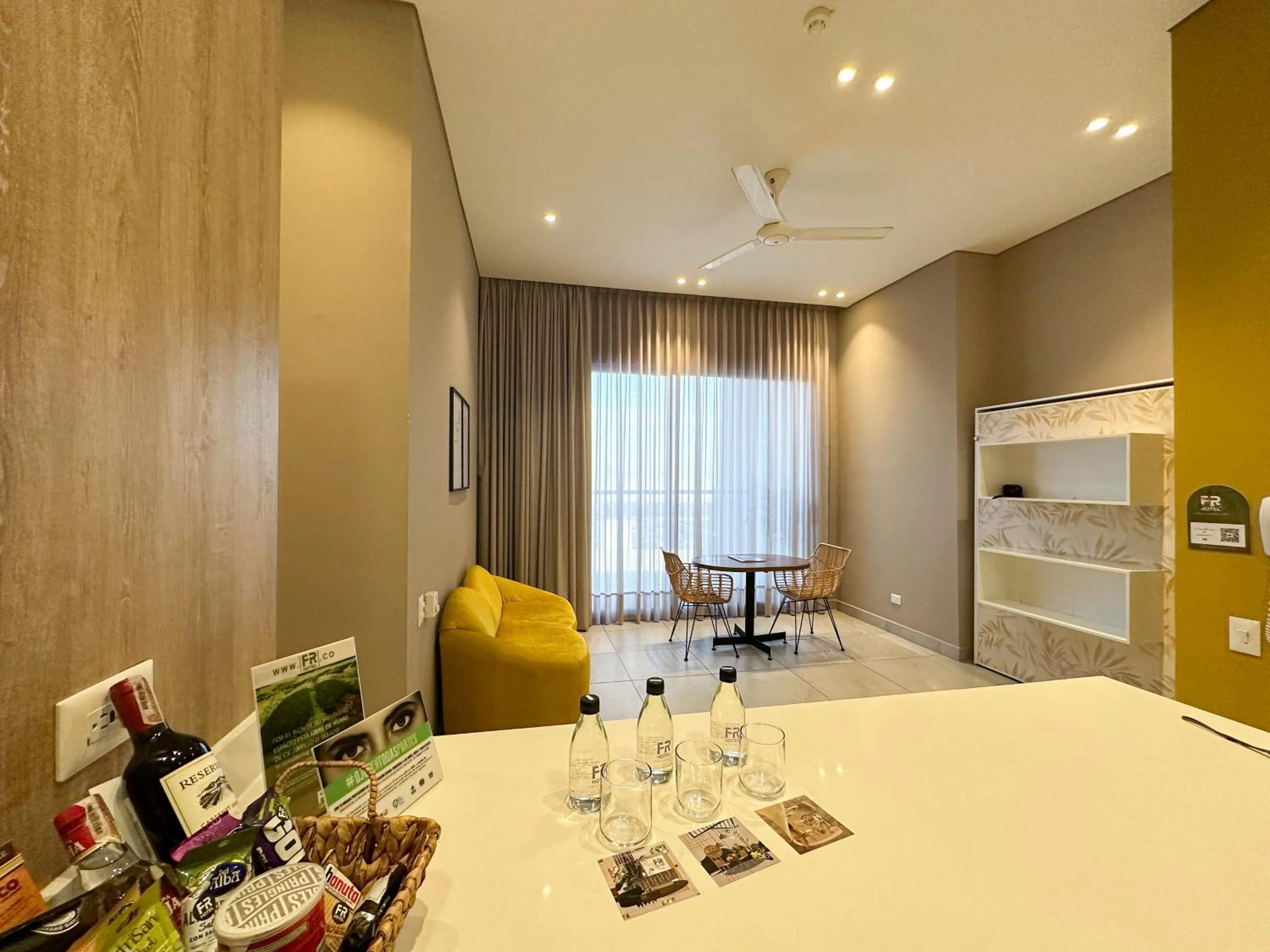 Kitchen or kitchenette in FR Hotel