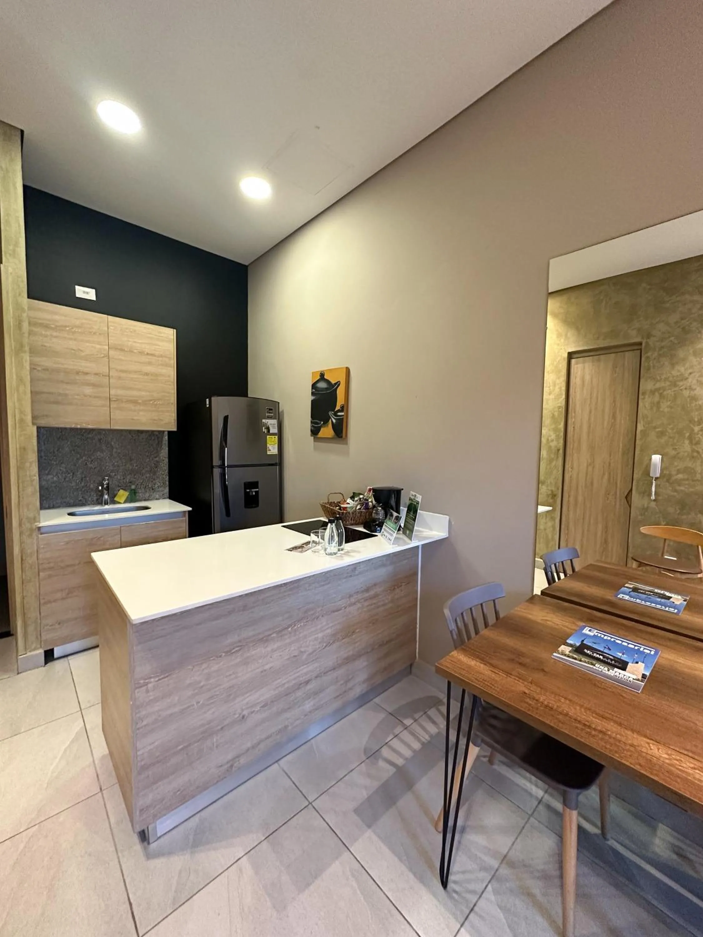 Kitchen or kitchenette in FR Hotel