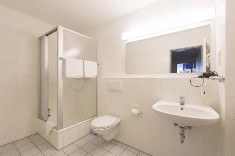 Bathroom in Sportpark Hotel Isernhagen