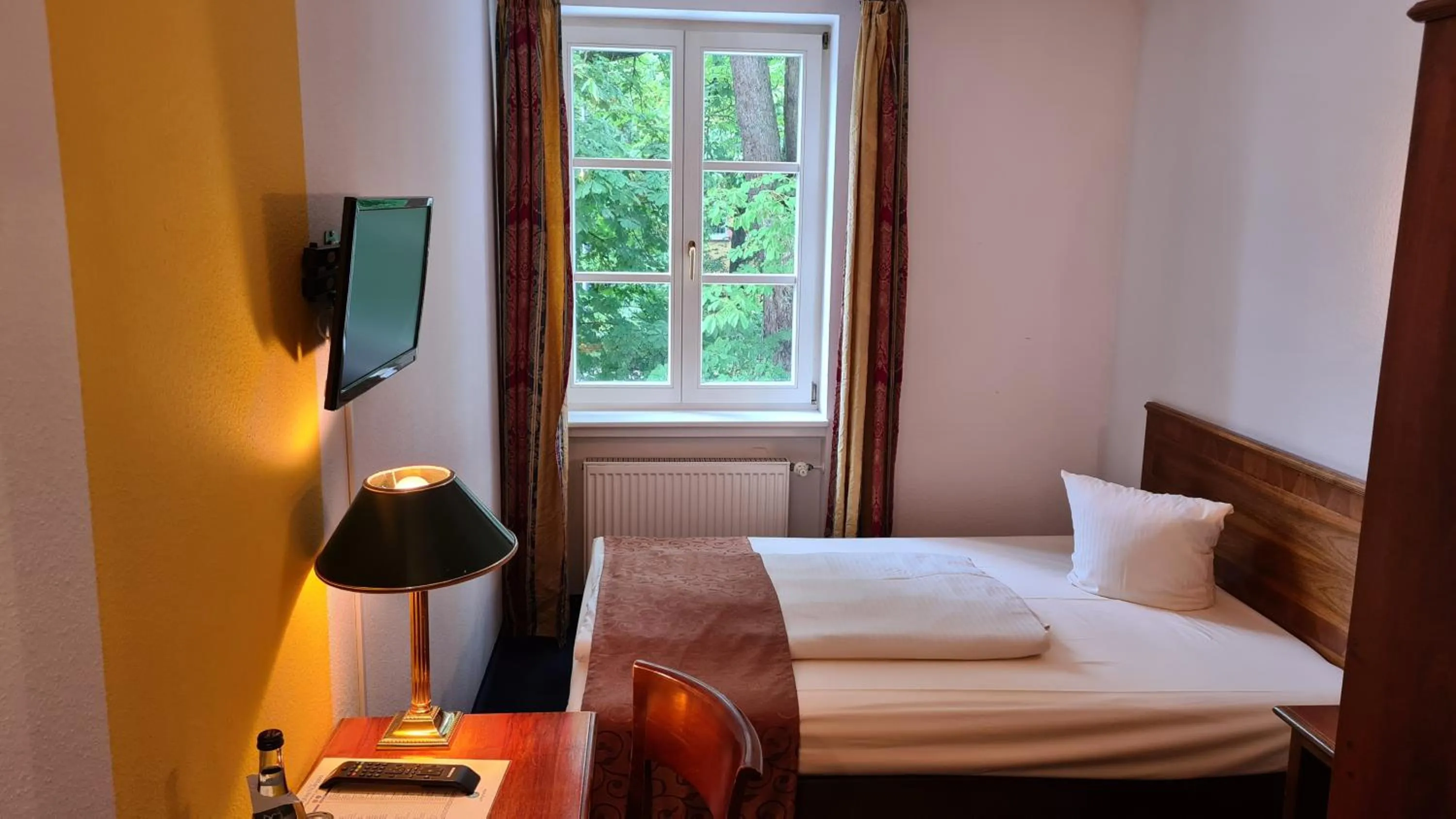 Bed in Hotel Königin Olga