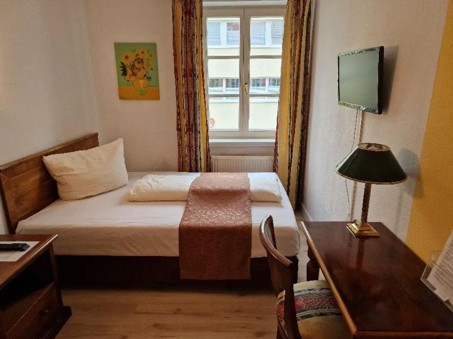 Bed in Hotel Königin Olga