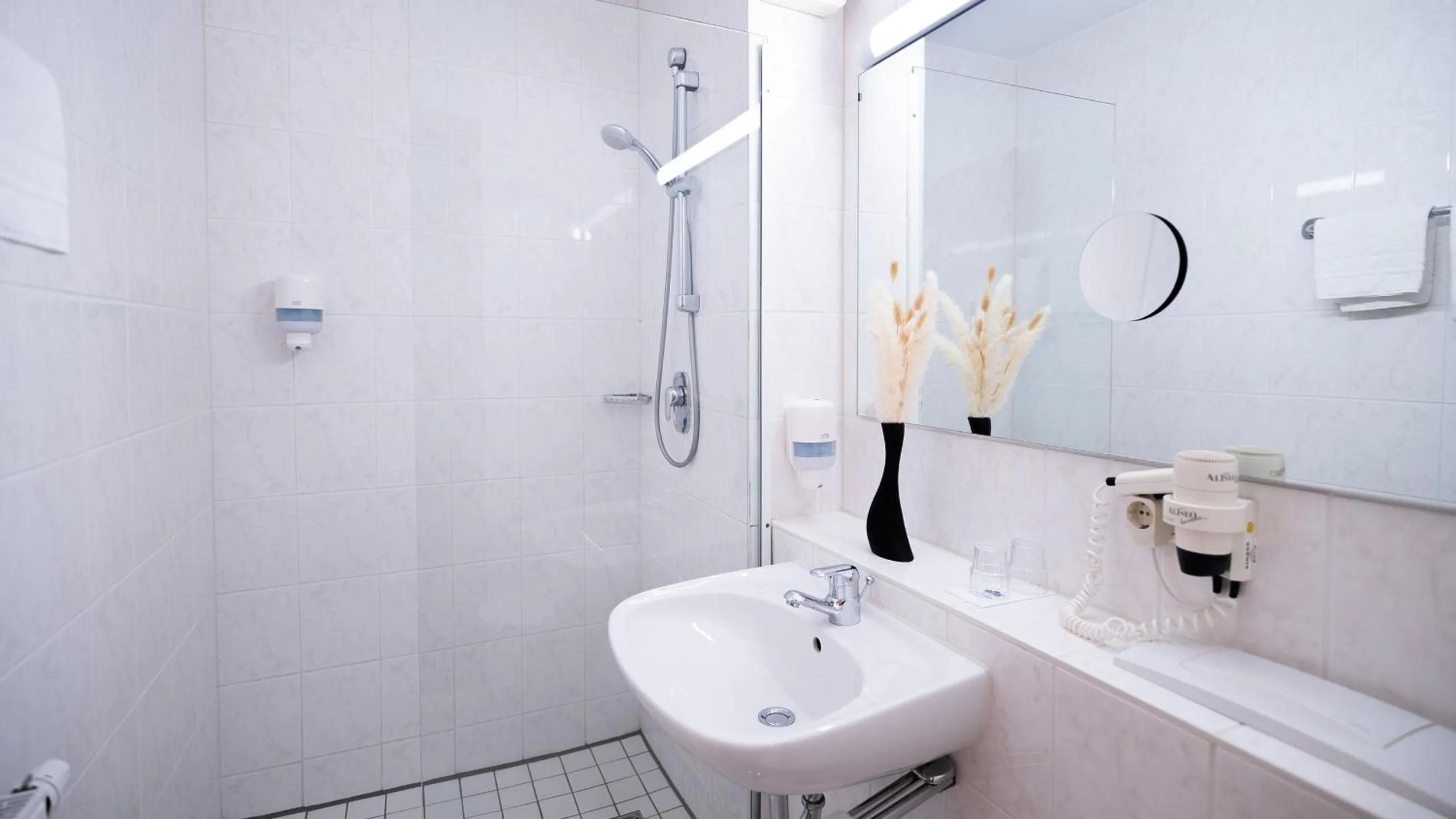 Shower in Hotel Bavaria Brehna