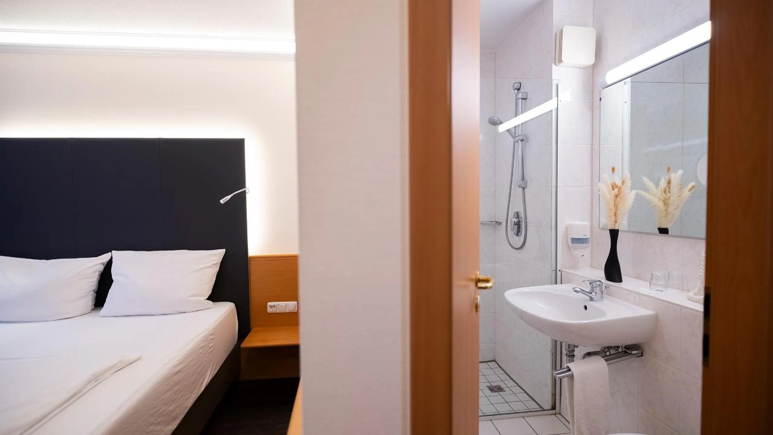 Bathroom, Bed in Hotel Bavaria Brehna