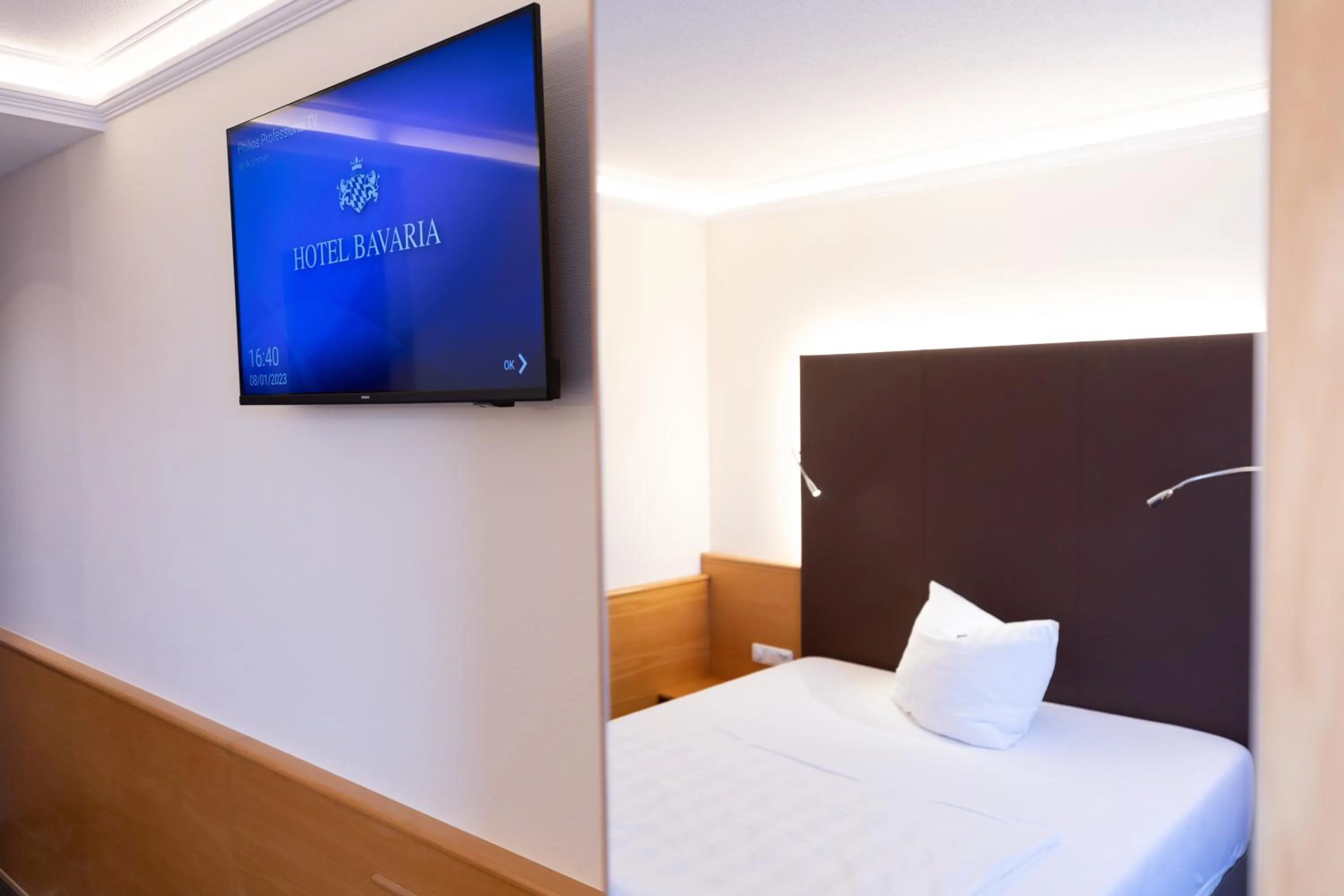 Living room, Bed in Hotel Bavaria Brehna