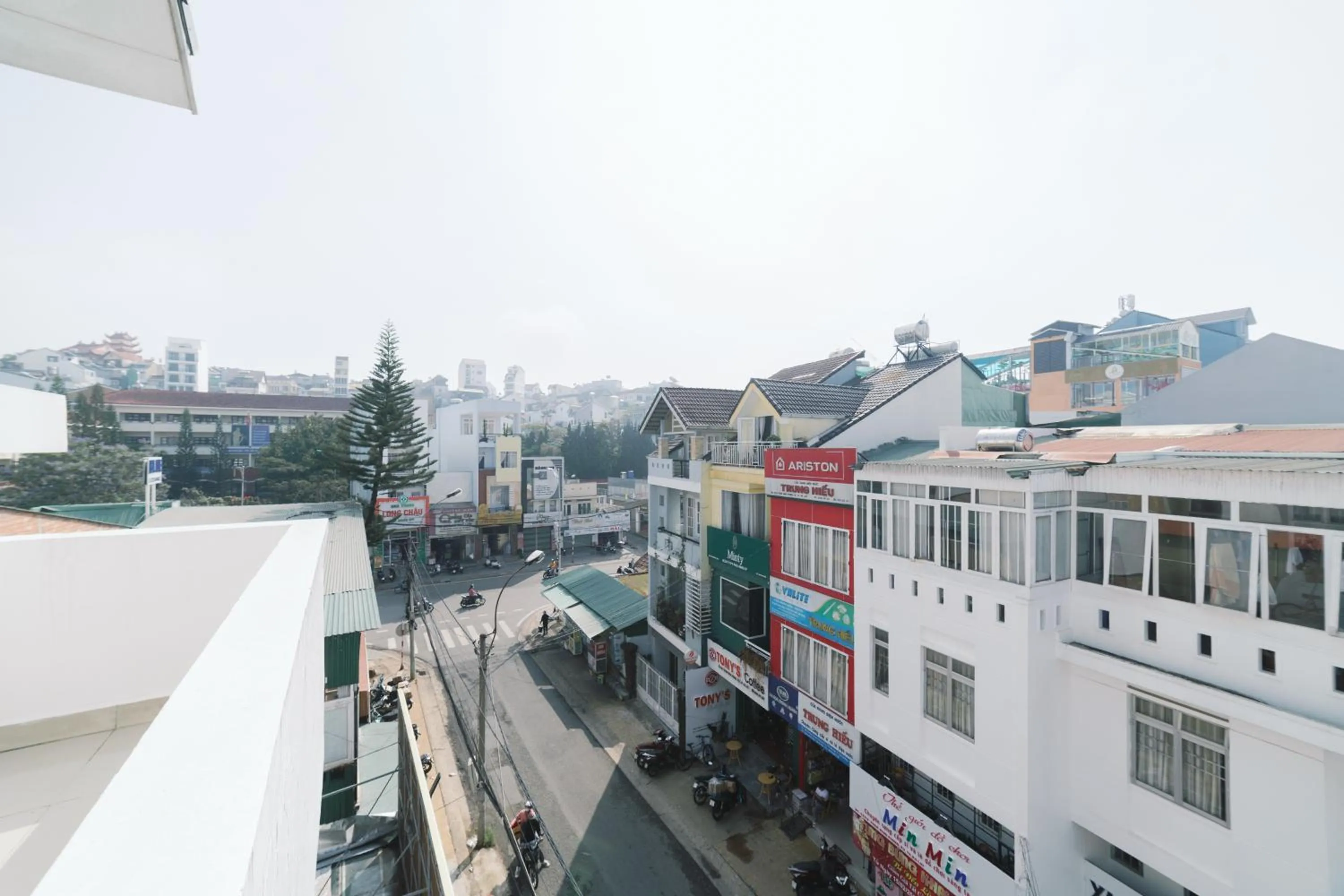 Balcony/Terrace in Mat Troi Vang Dalat Hotel