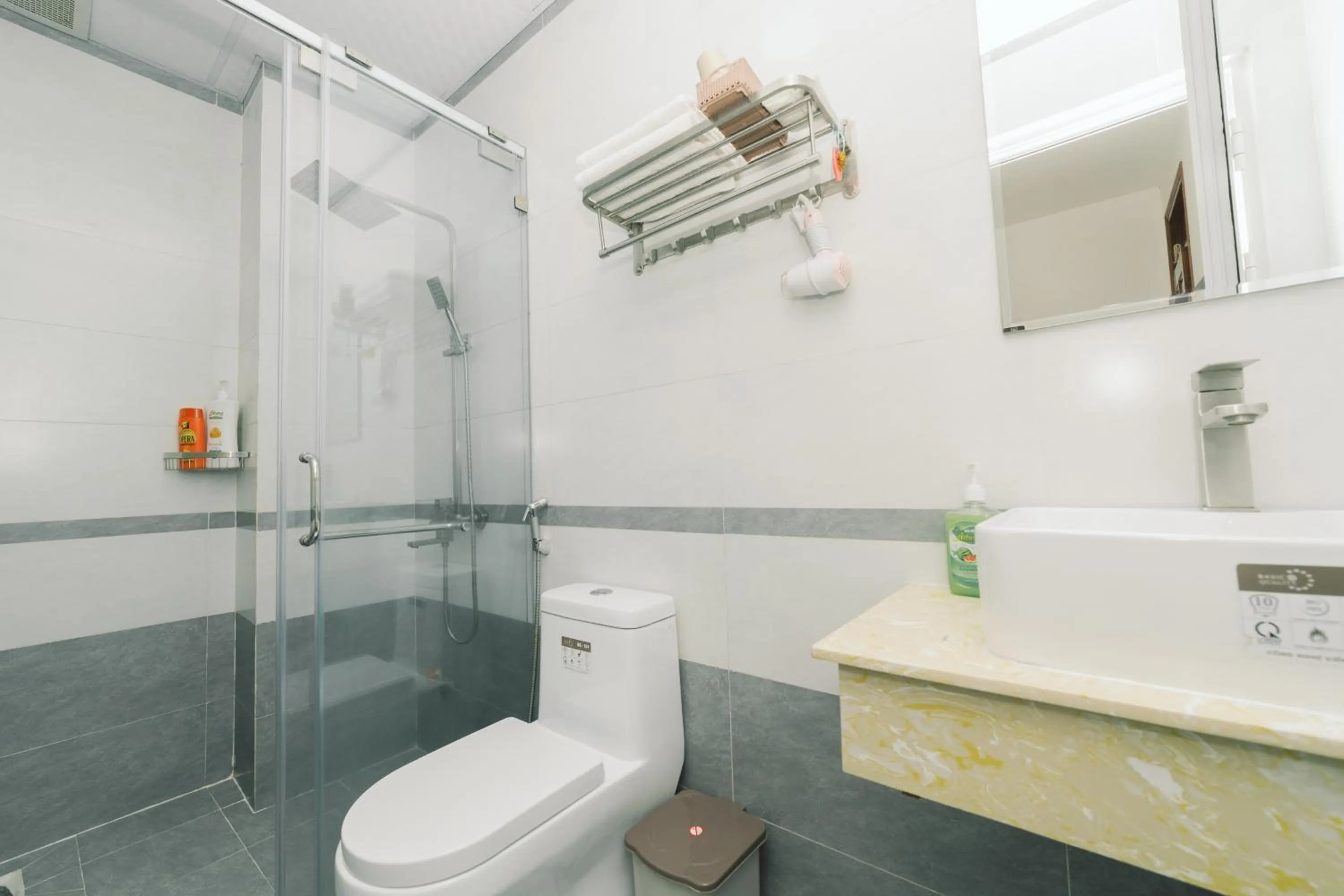 Bathroom in Mat Troi Vang Dalat Hotel