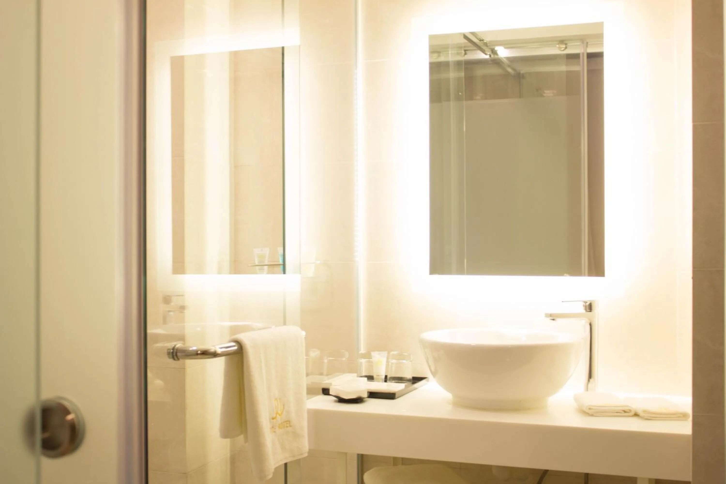 Bathroom in BRYQS Hotel