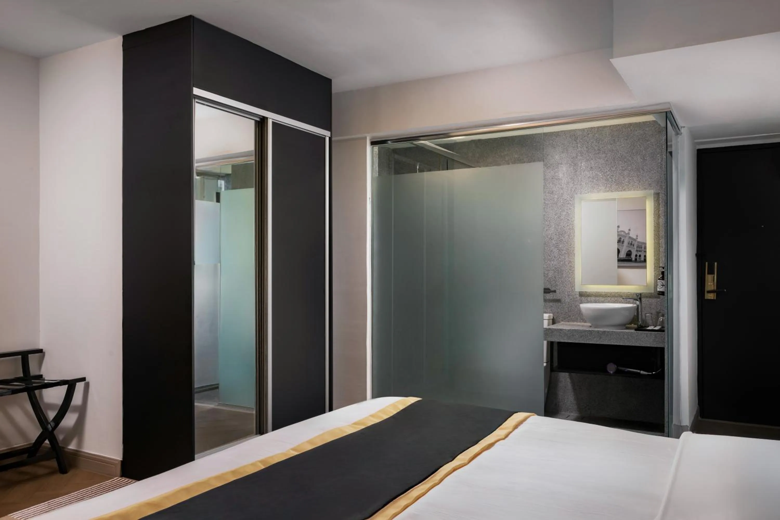 wardrobe in BRYQS Hotel