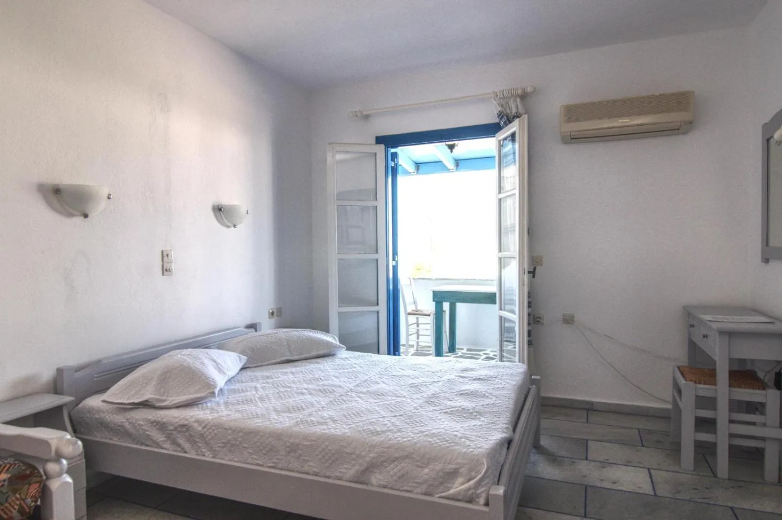 Bedroom, Bed in Sunset