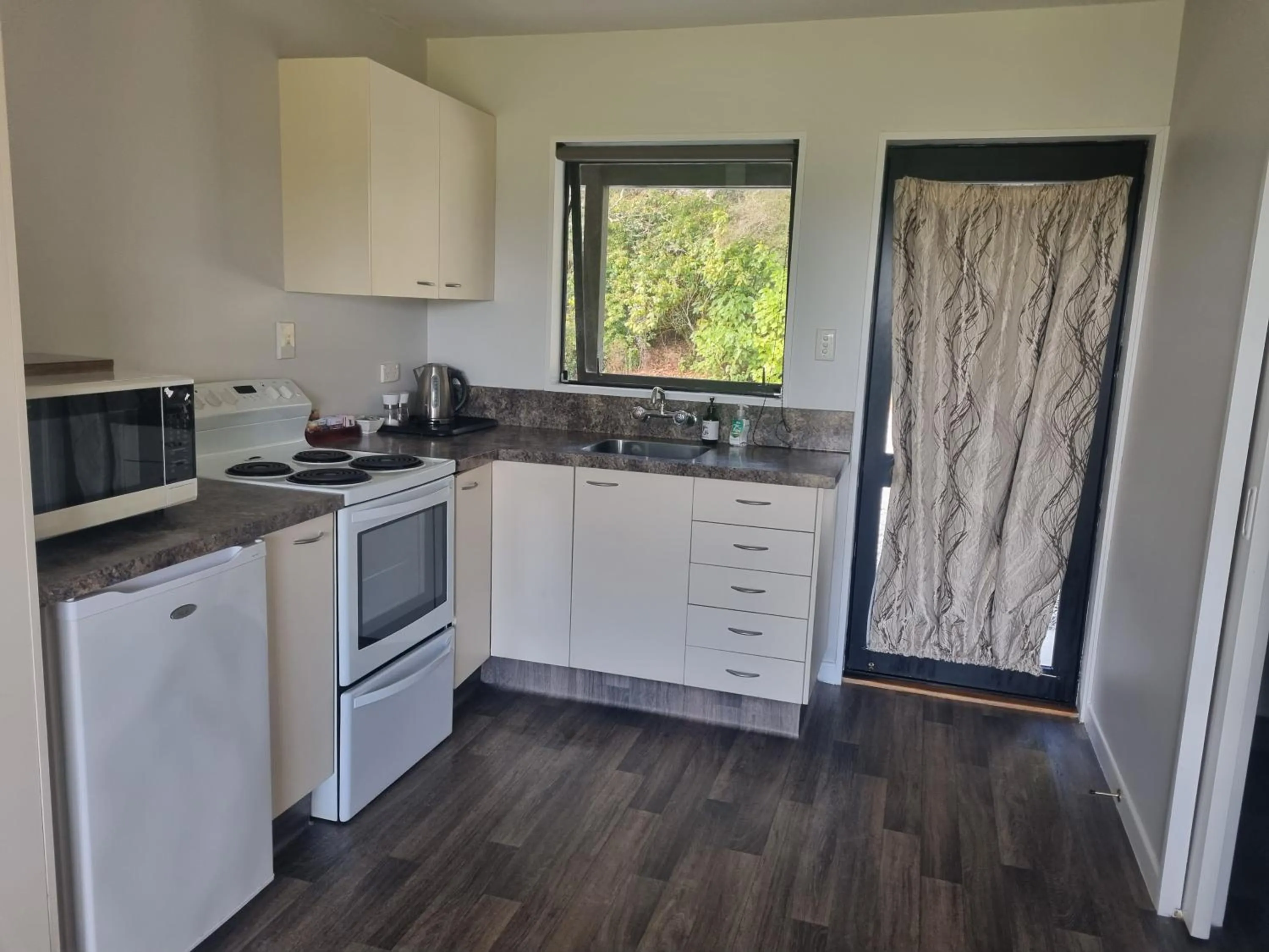 Kitchen or kitchenette in Lewis Pass Motels