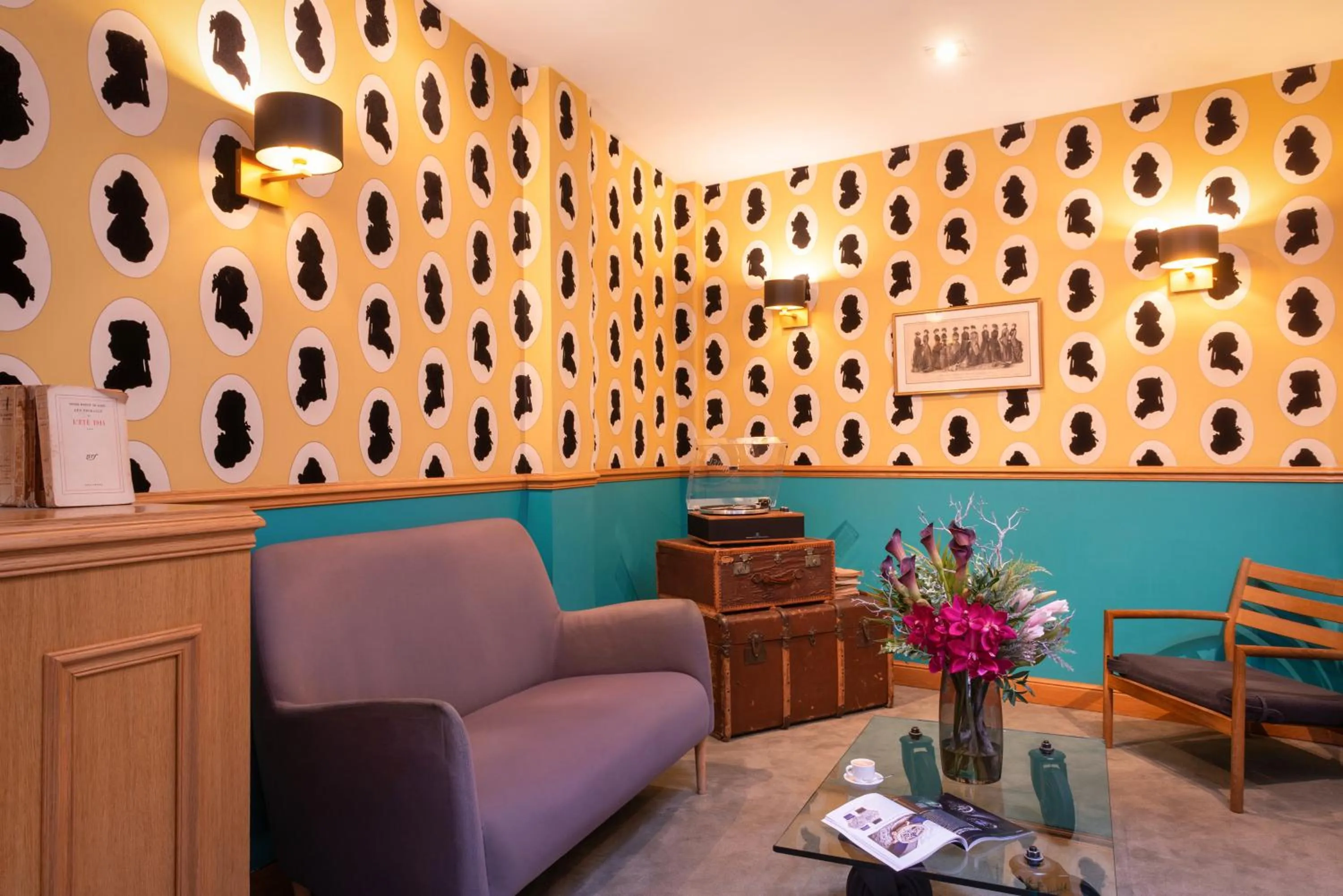 Lobby or reception in Hôtel Helzear Champs-Elysées