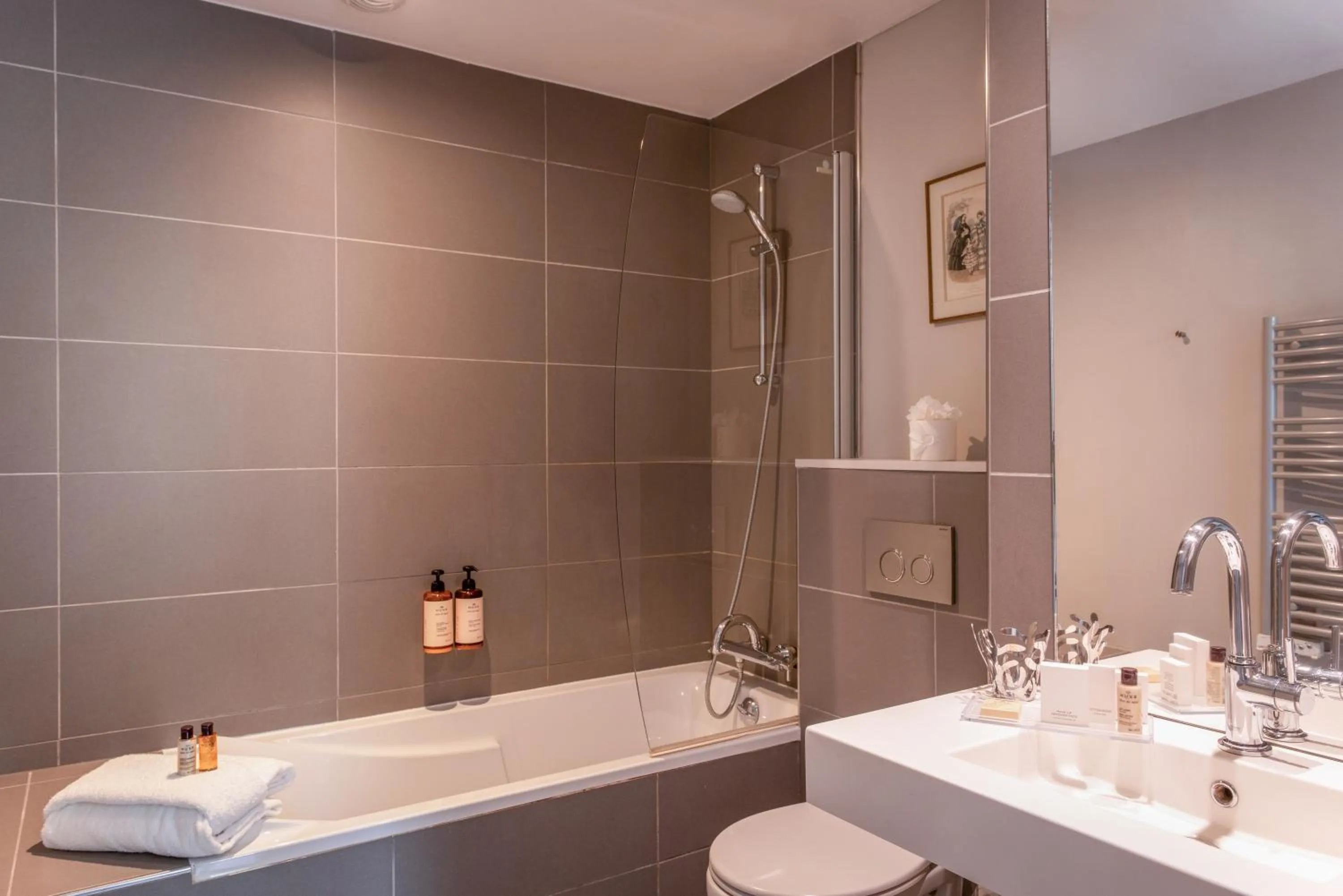 Bathroom in Hôtel Helzear Champs-Elysées