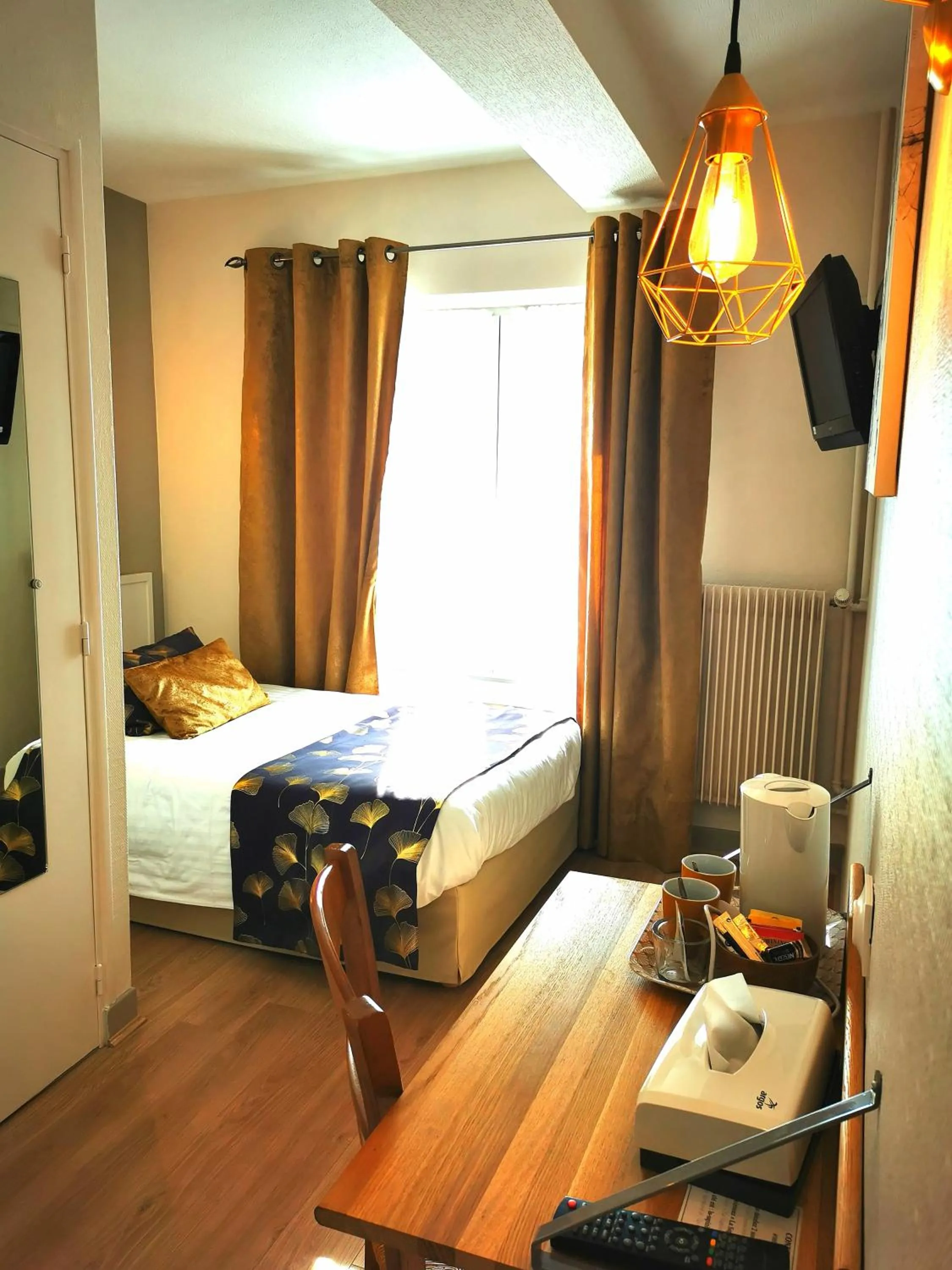 Bed in Logis Hôtel-Restaurant La Sapinière