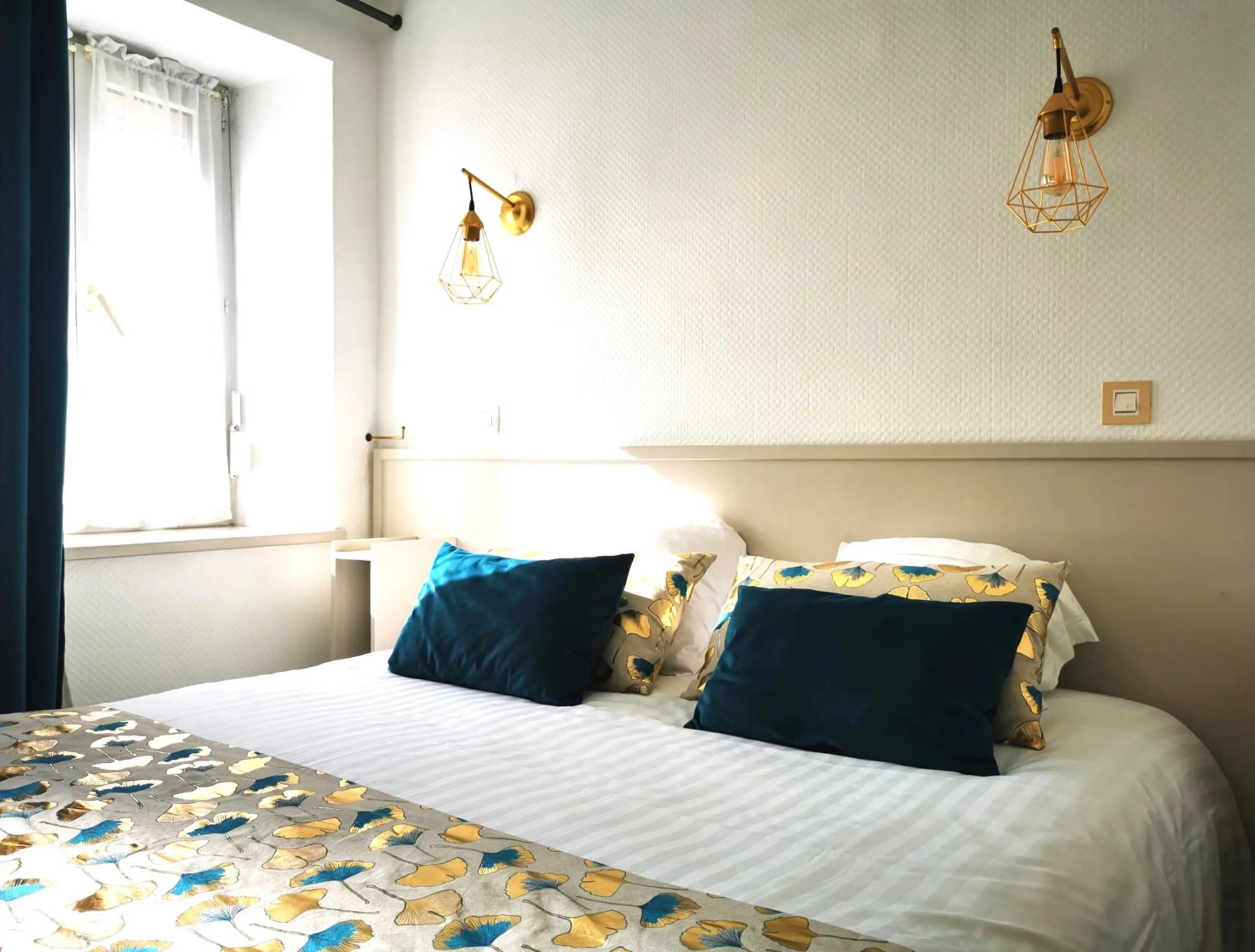 Bed in Logis Hôtel-Restaurant La Sapinière