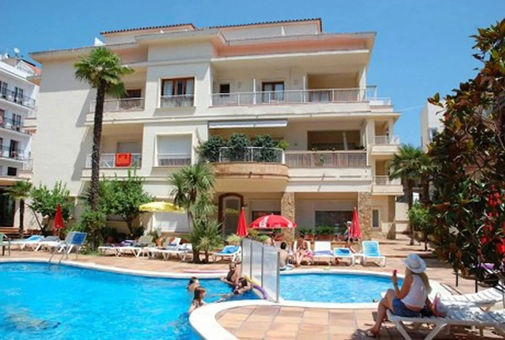 Facade/entrance in Hotel Mireia