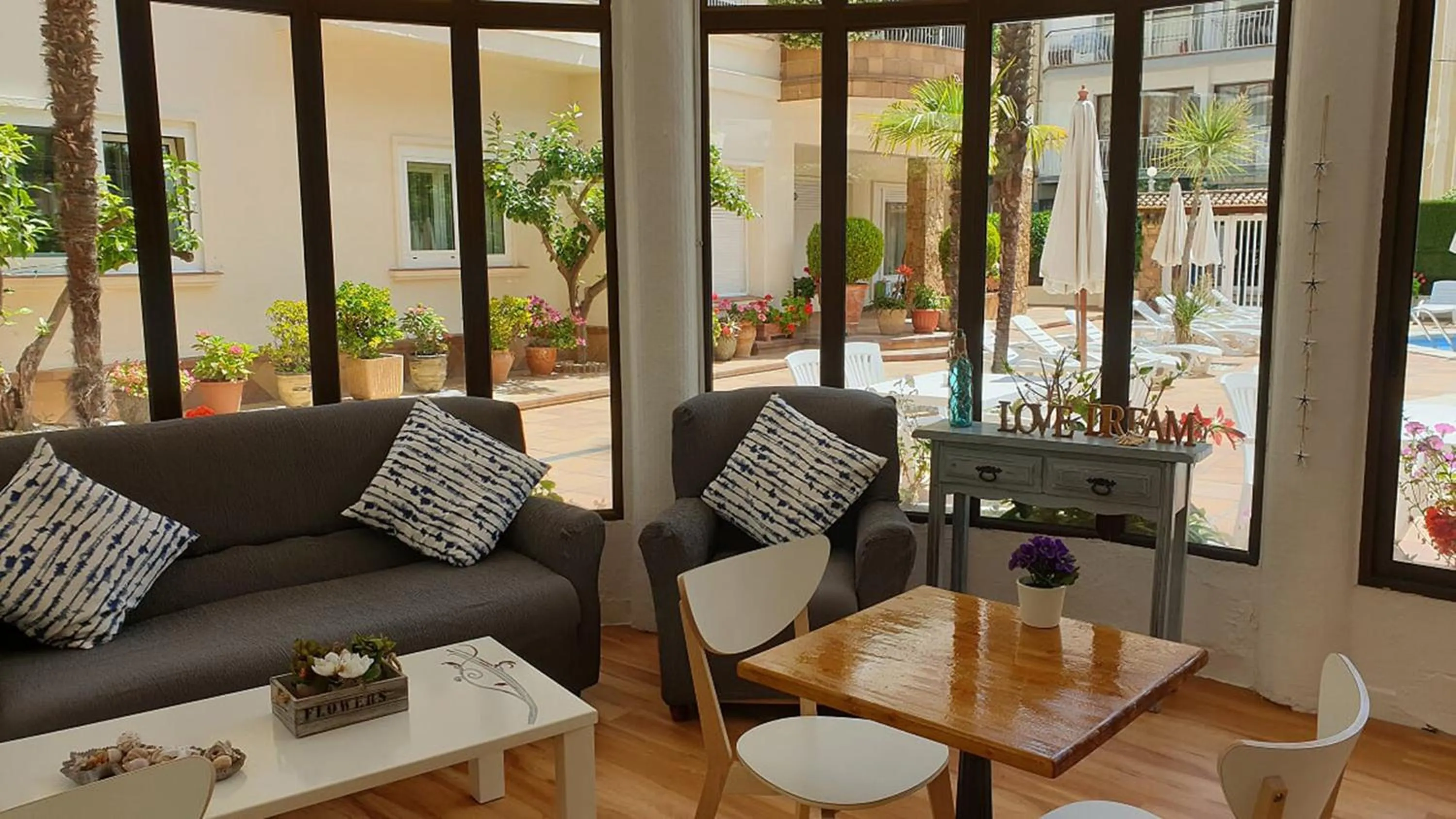 Living room in Hotel Mireia