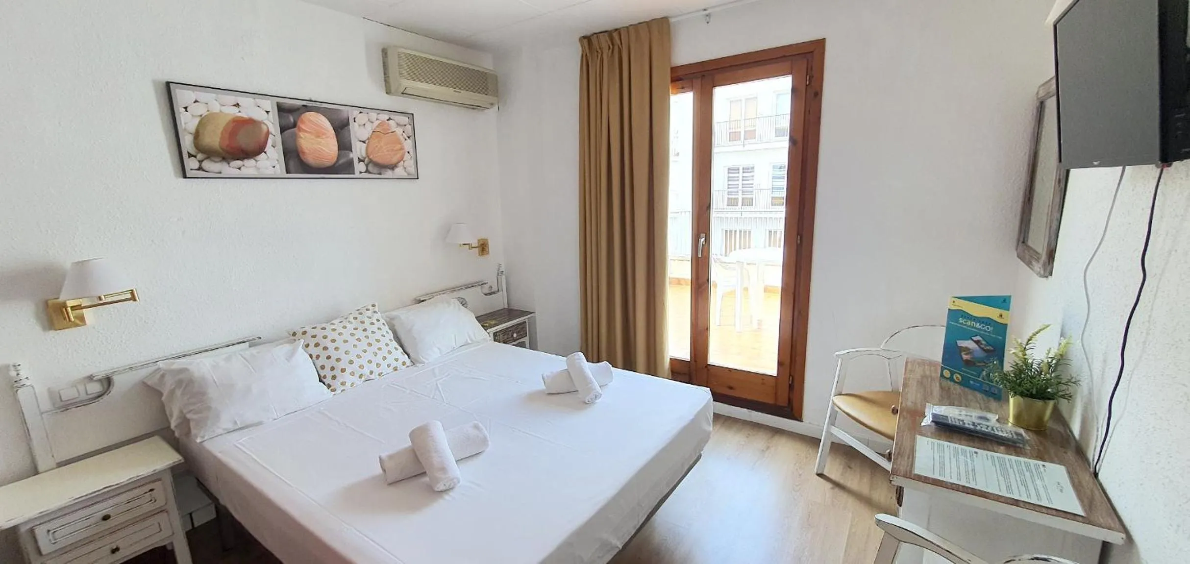 Other, Bed in Hotel Mireia