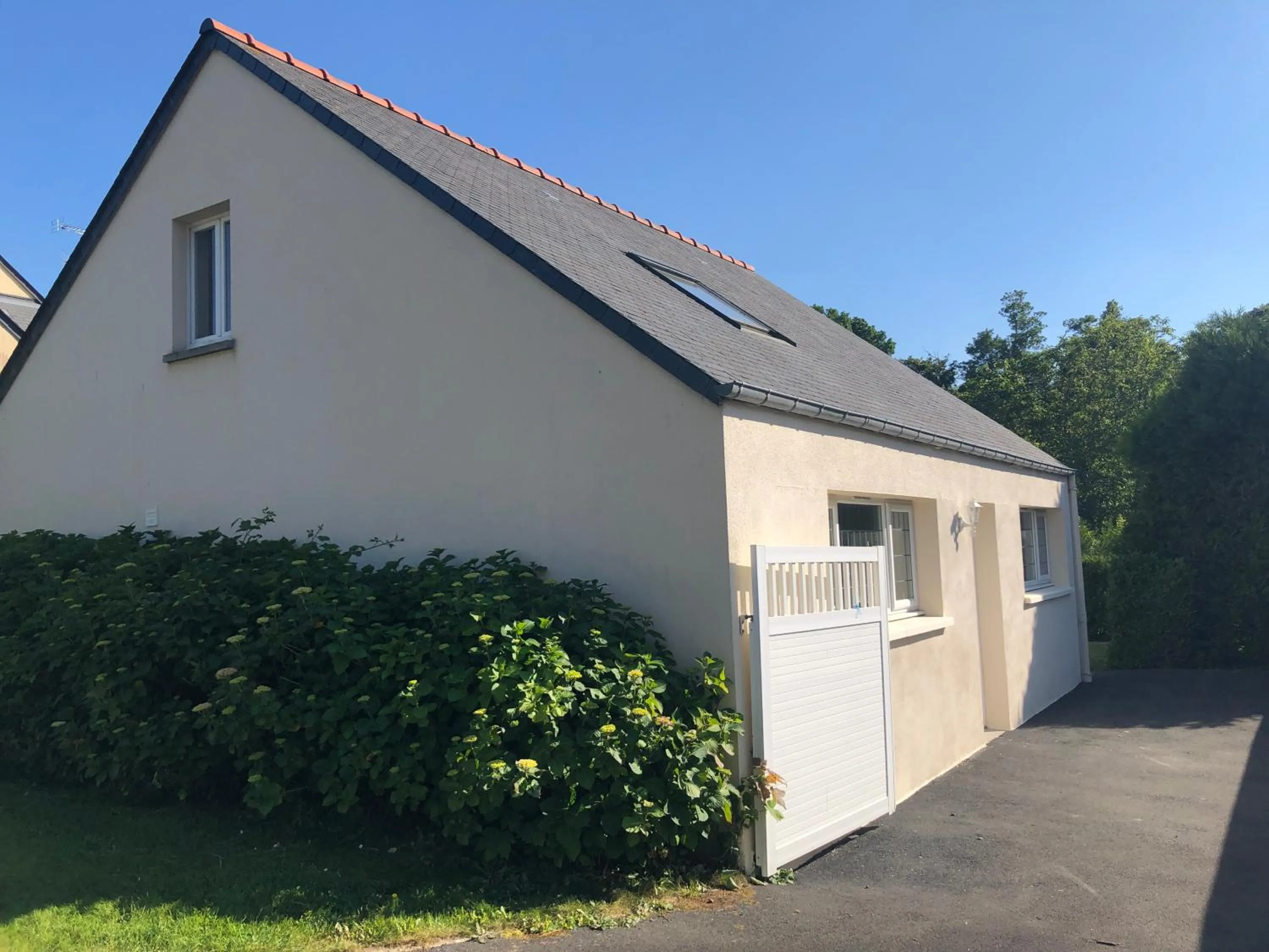 Property building in Le Nid du Franc