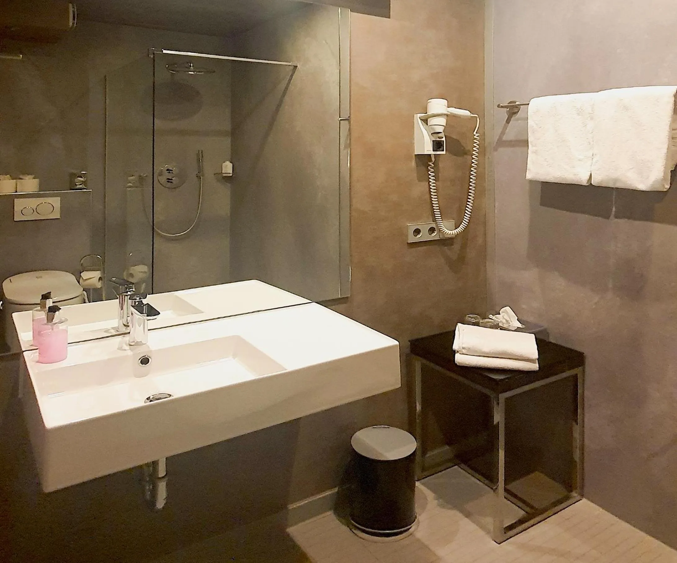 Shower in Top Hotel Krämer