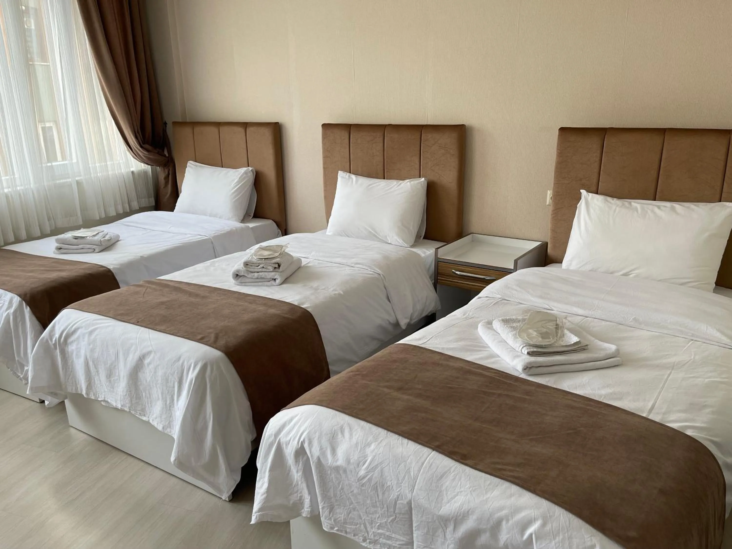 Photo of the whole room, Bed in Bursa Malkoc Hotel